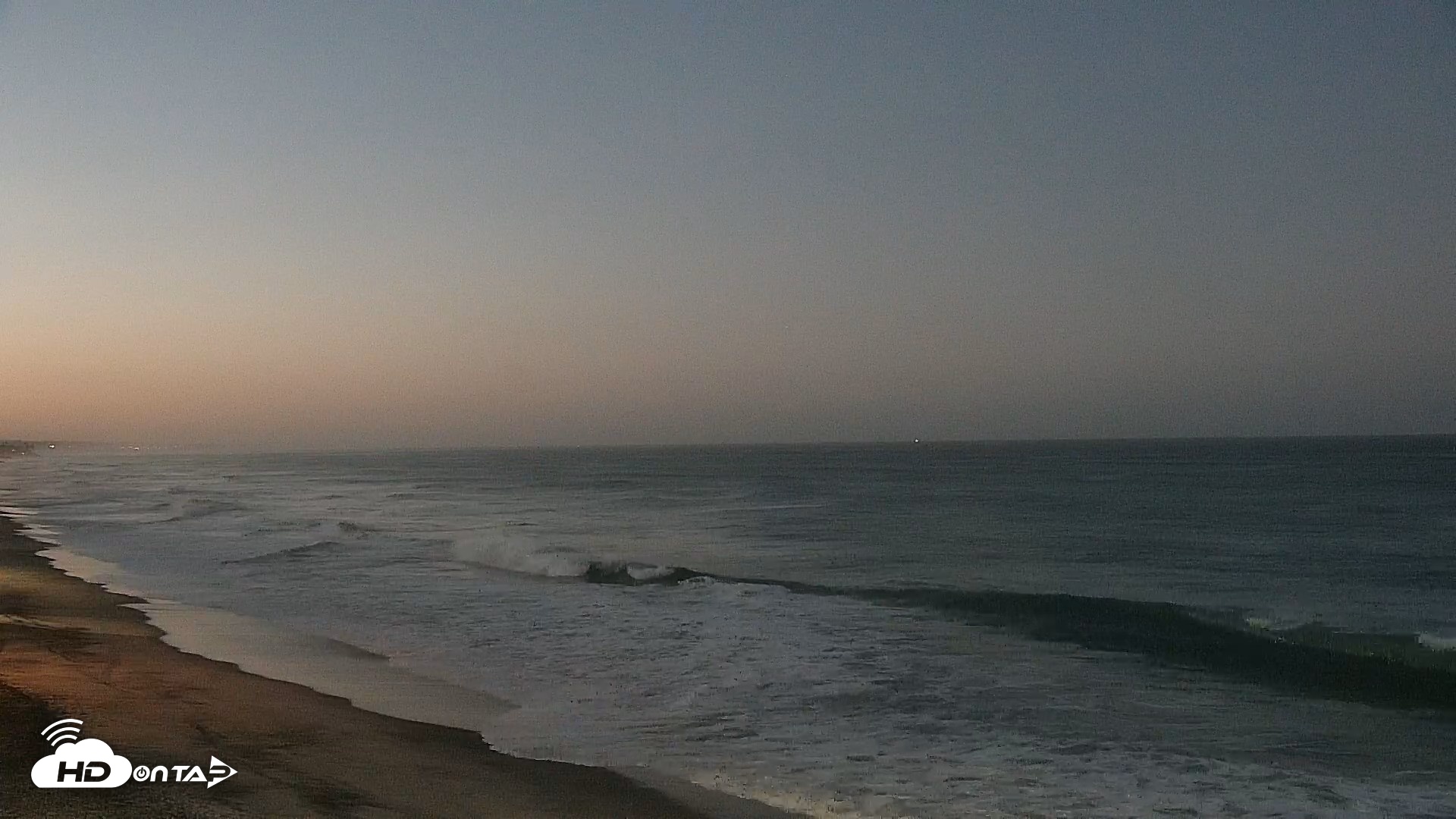Snapshot of Carlsbad Beach Surf Live Webcam taken Sep 29, 2026, 6:14am PDT