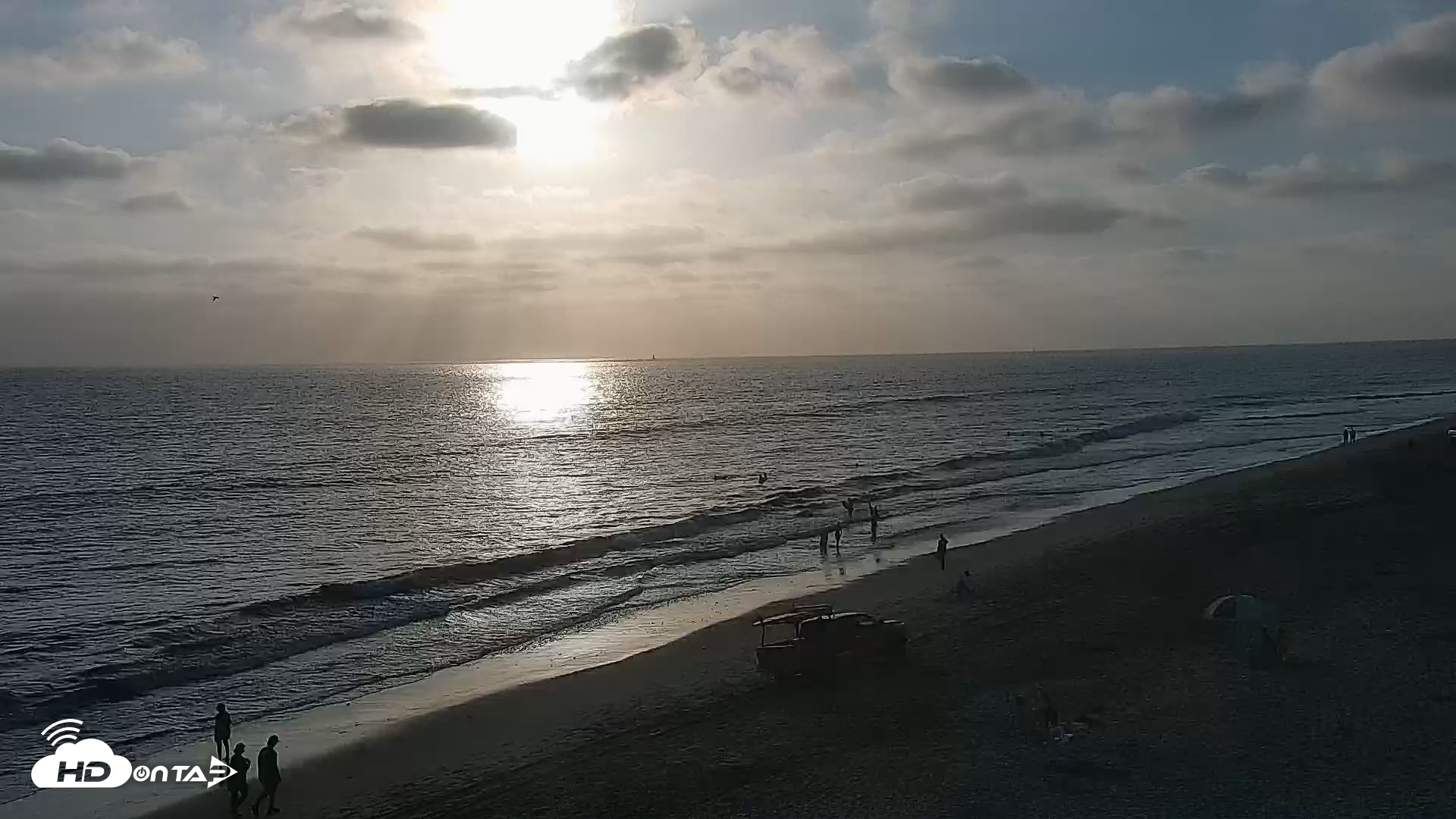 Snapshot of Carlsbad Beach Surf Live Webcam taken Aug 4, 2026, 6:51pm PDT