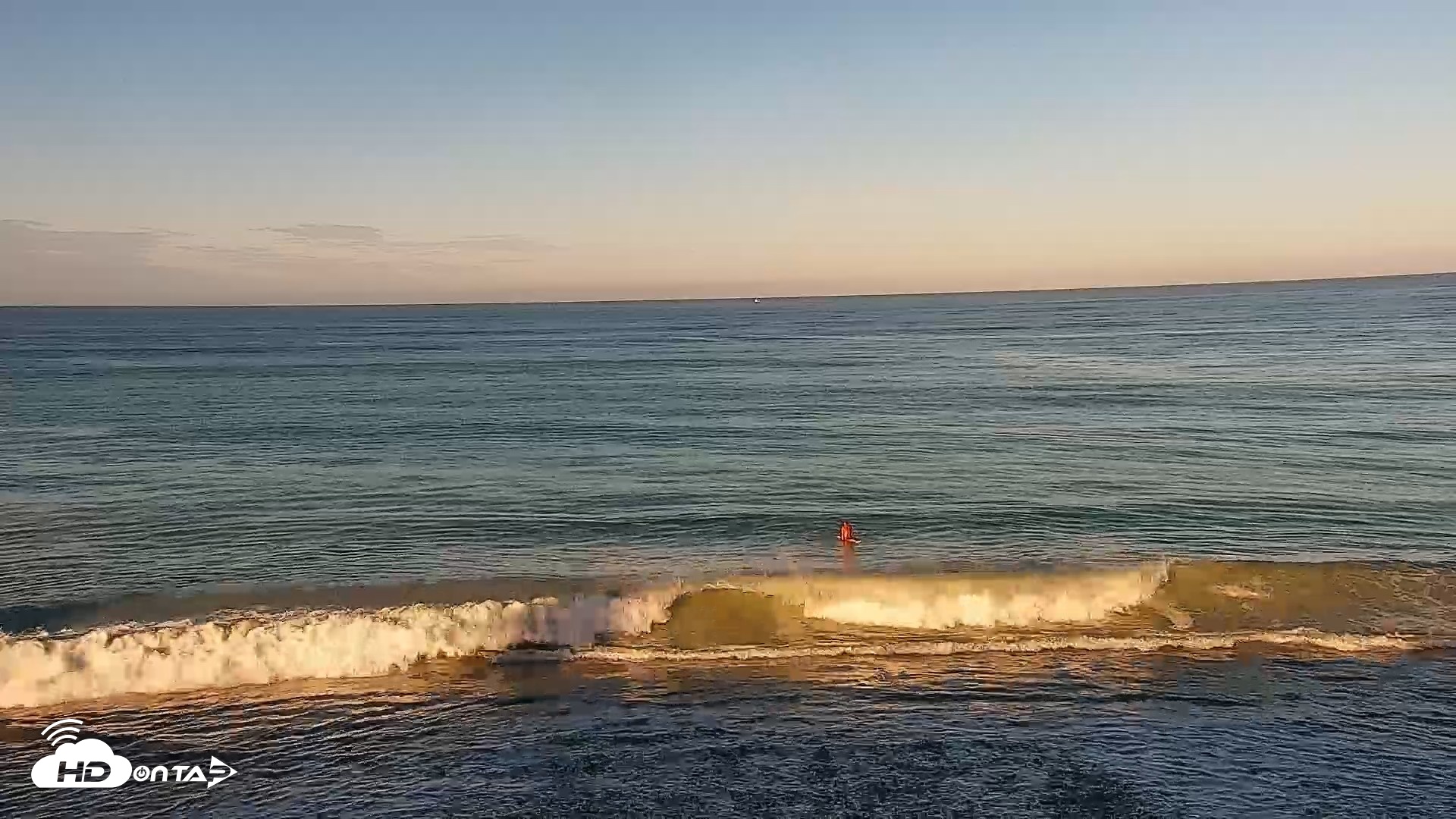 Snapshot of Carlsbad Beach Surf Live Webcam taken Sep 5, 2026, 7:40am PDT