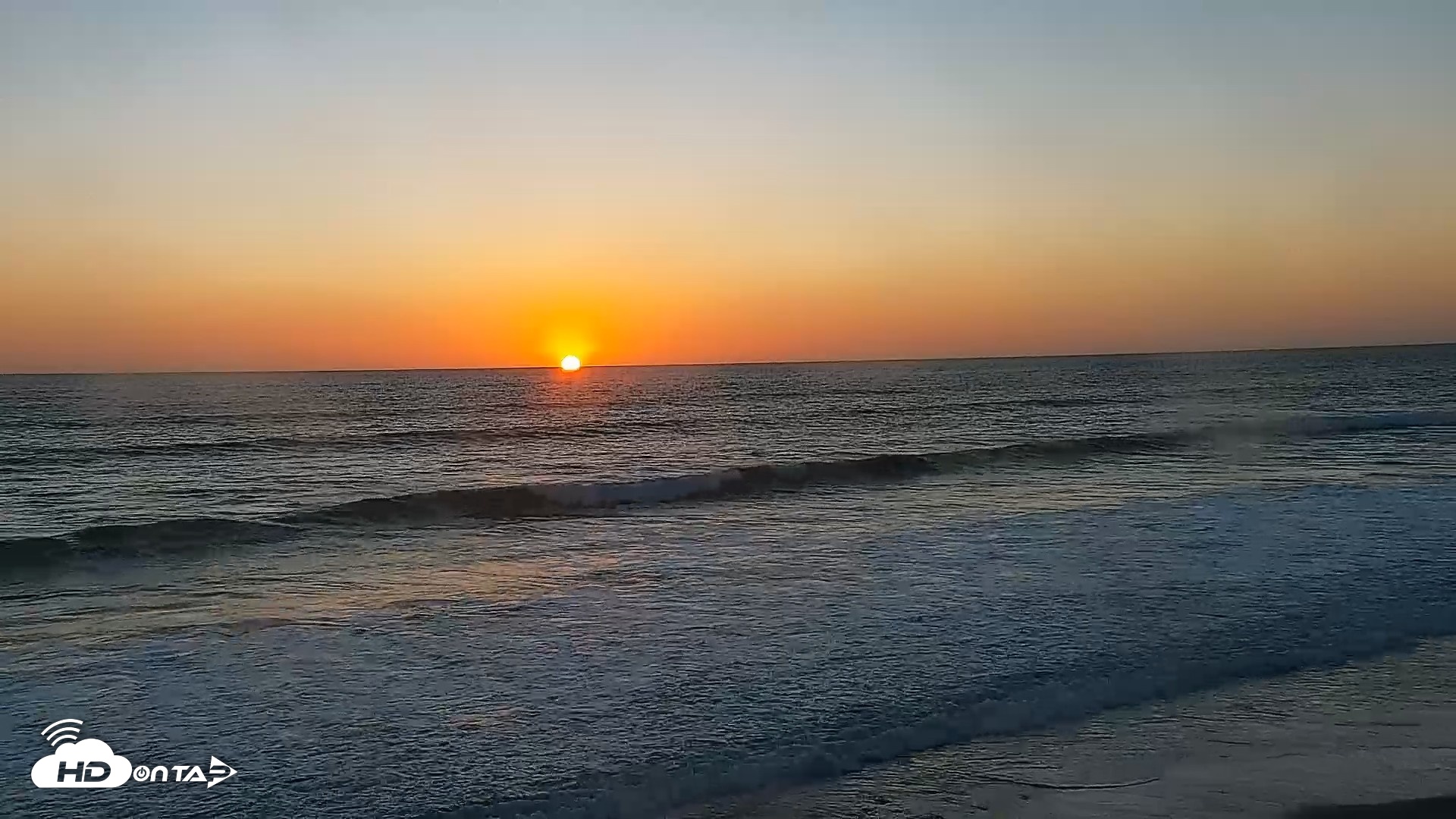 Snapshot of Carlsbad Beach Surf Live Webcam taken Oct 13, 2026, 6:17pm PDT