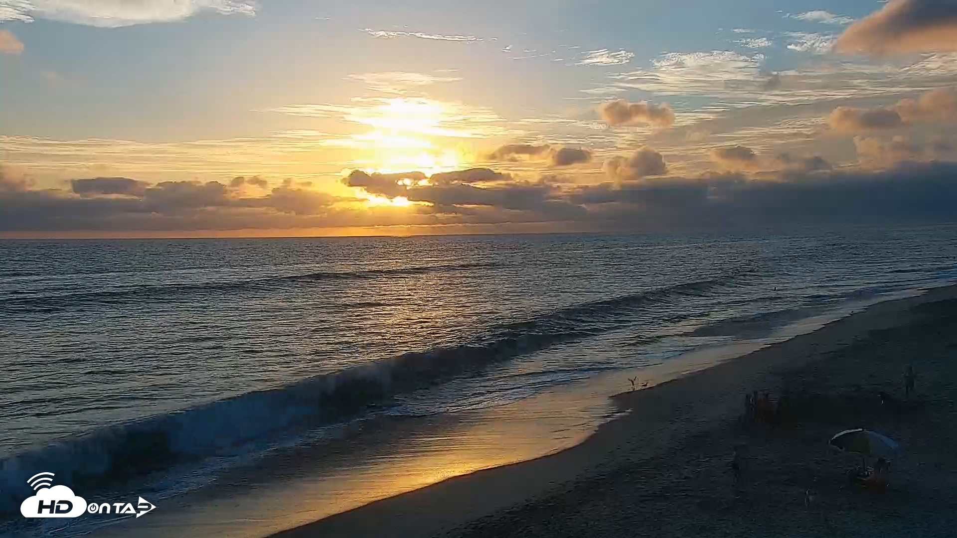 Snapshot of Carlsbad Beach Surf Live Webcam taken Aug 12, 2026, 7:22pm PDT