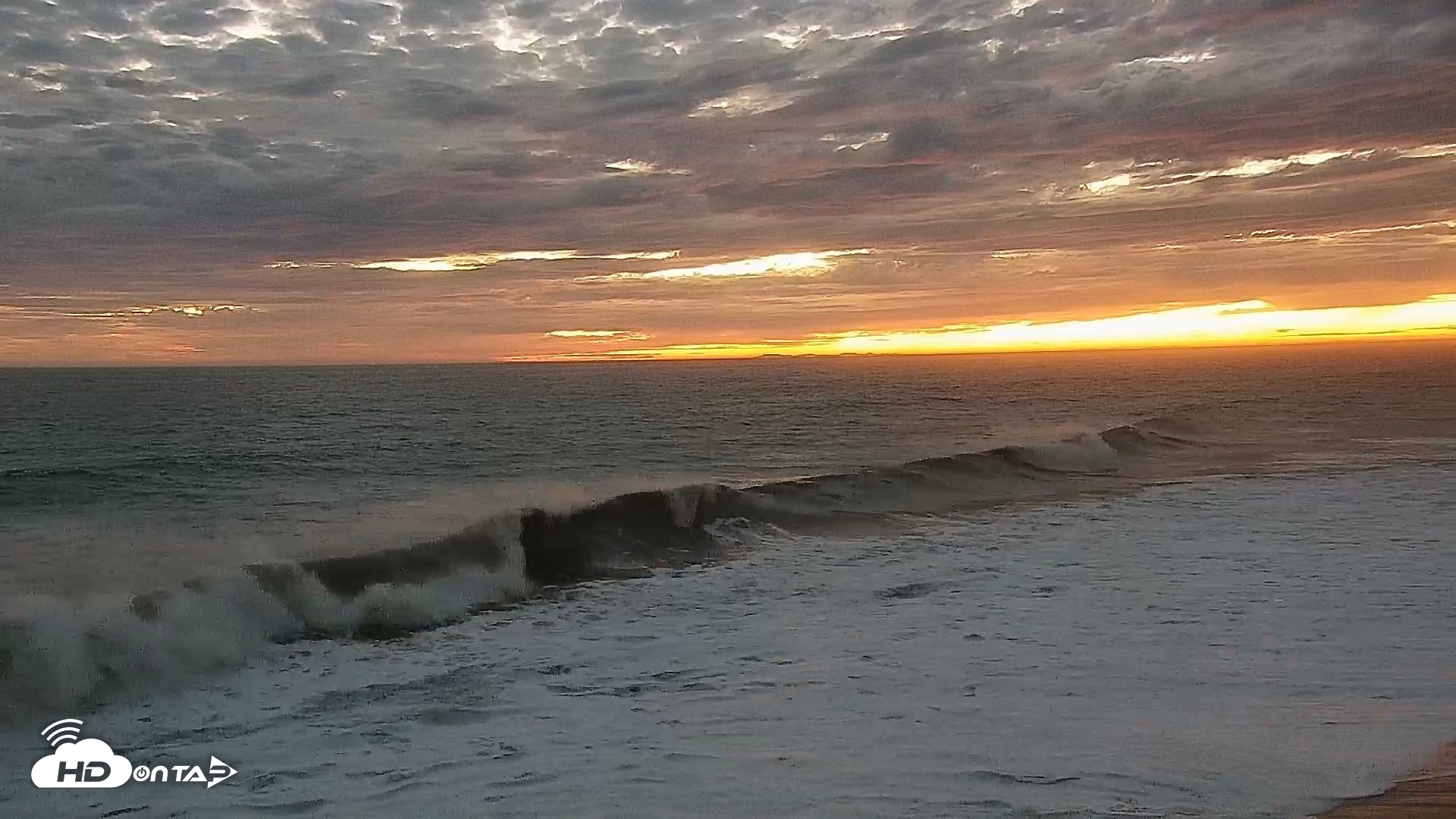 Snapshot of Carlsbad Beach Surf Live Webcam taken Sep 7, 2026, 7:31pm PDT