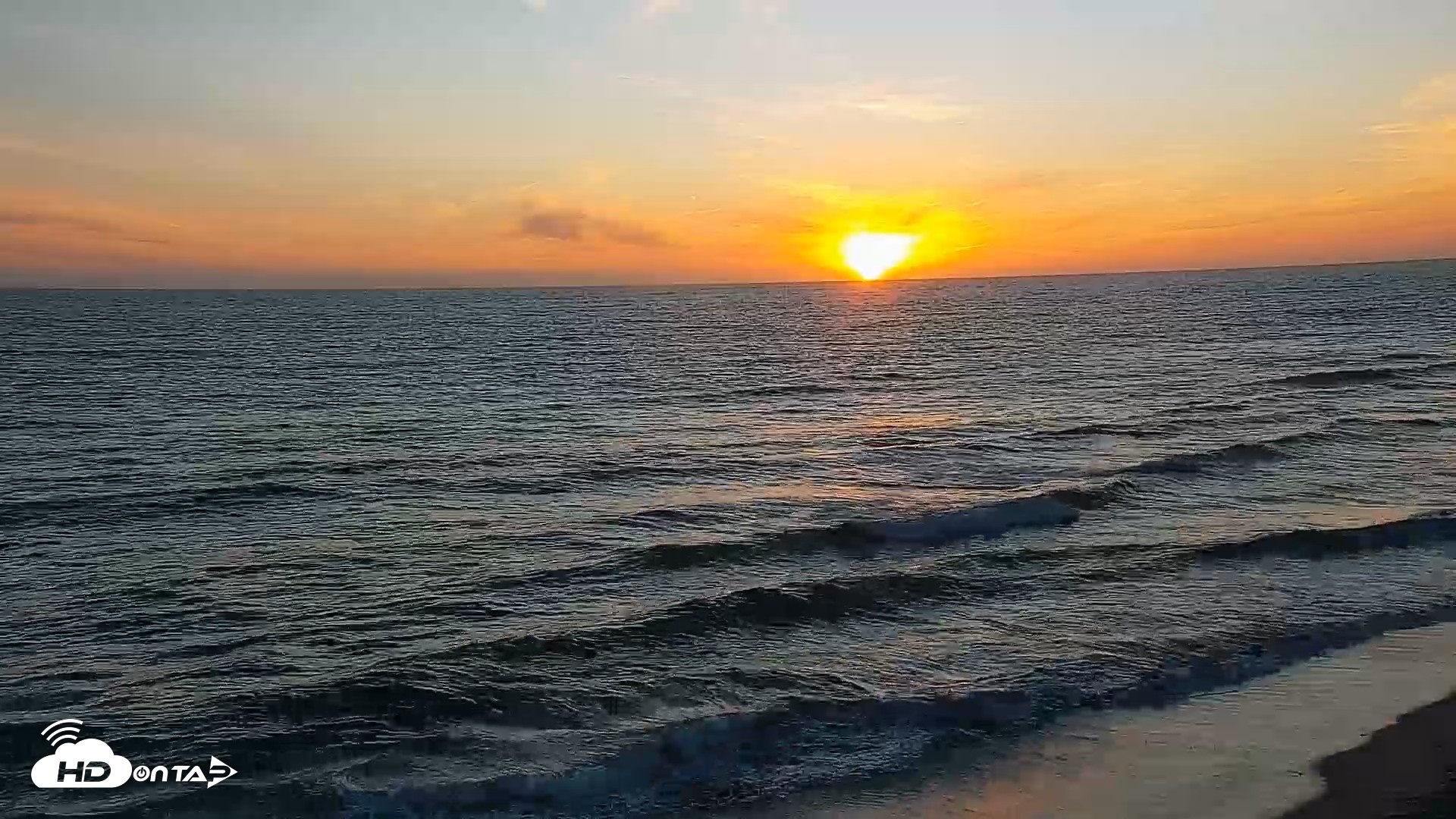 Snapshot of Carlsbad Beach Surf Live Webcam taken Apr 15, 2026, 7:20pm PDT
