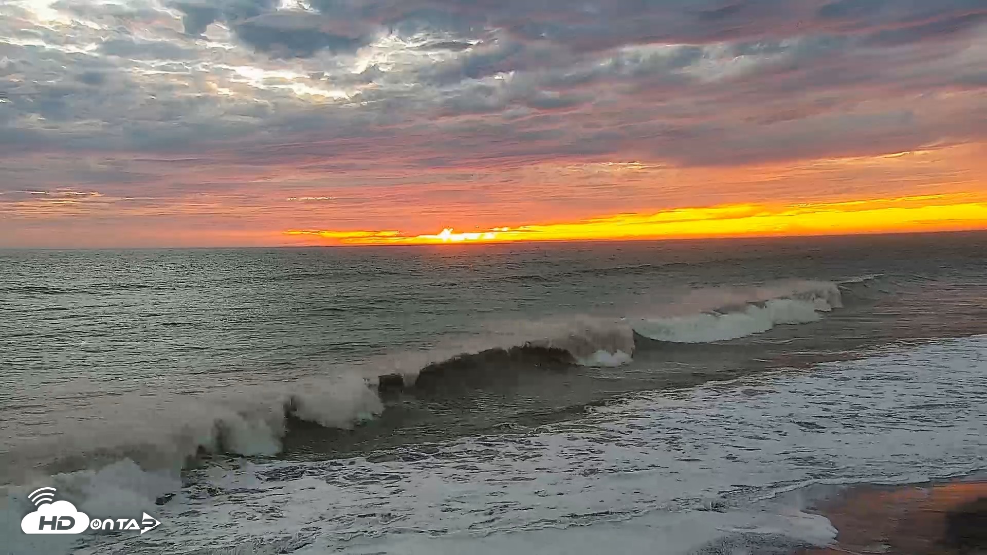 Snapshot of Carlsbad Beach Surf Live Webcam taken Sep 7, 2026, 7:03pm PDT