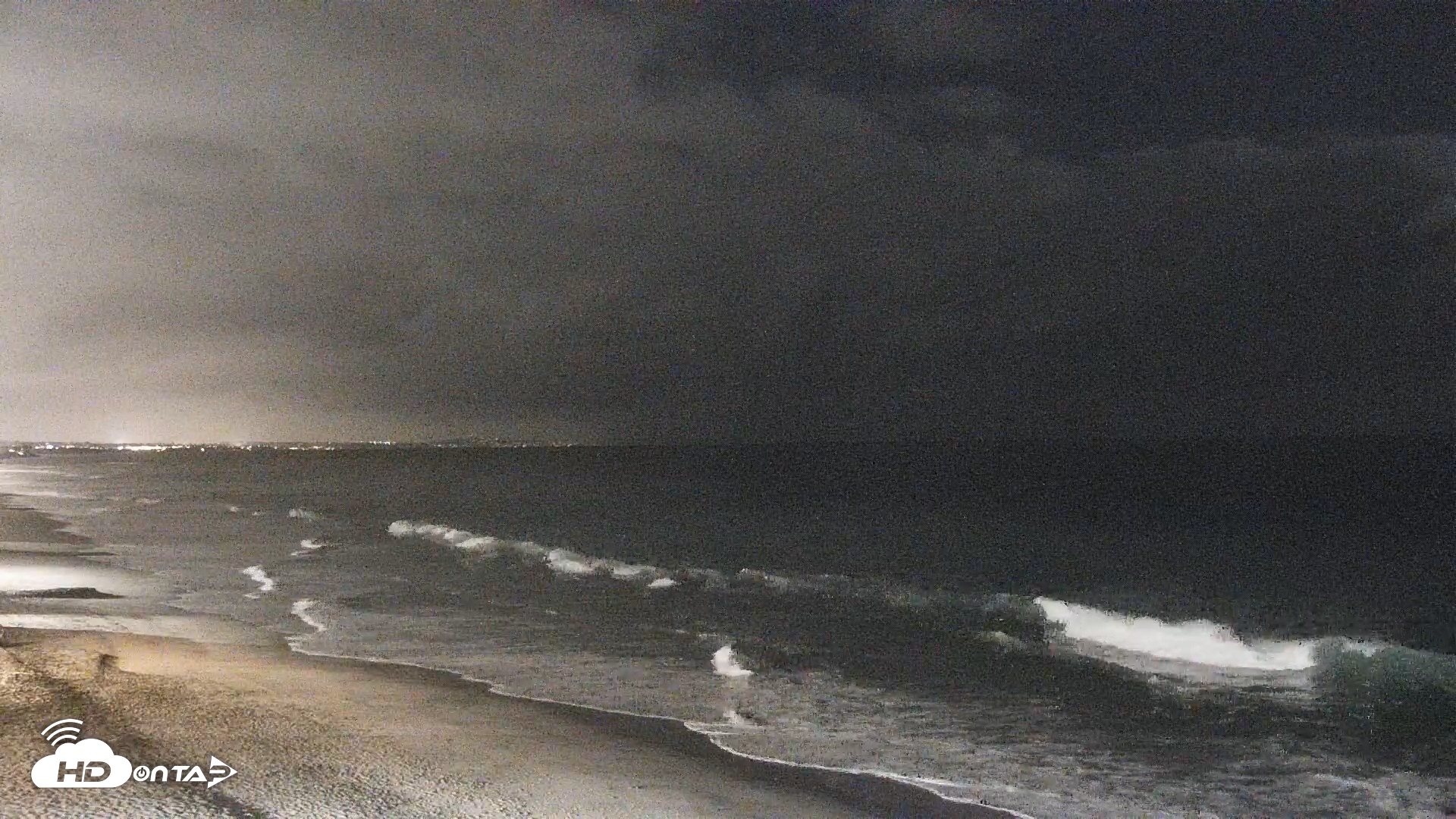 Snapshot of Carlsbad Beach Surf Live Webcam taken Sep 18, 2026, 9:50pm PDT