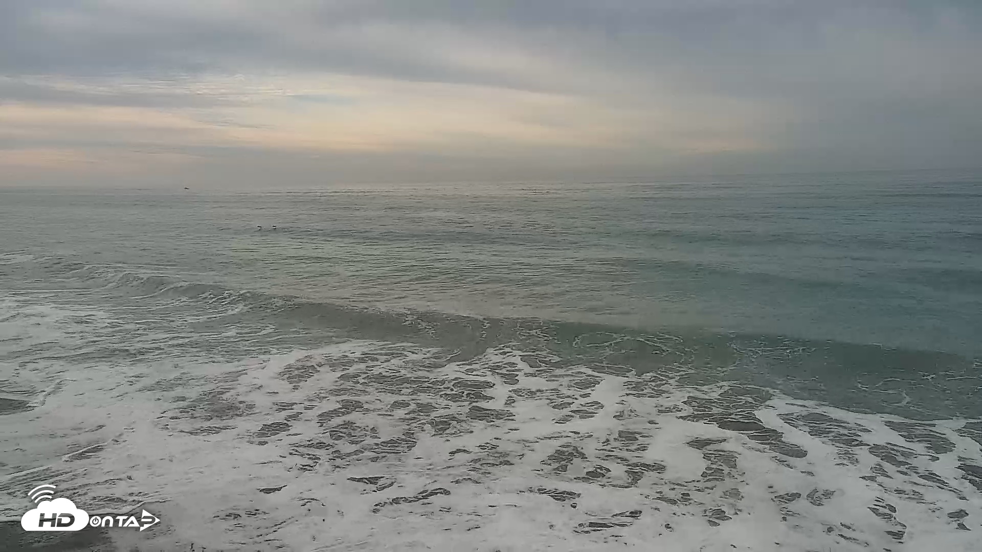 Snapshot of Carlsbad Beach Surf Live Webcam taken Oct 10, 2026, 8:15am PDT
