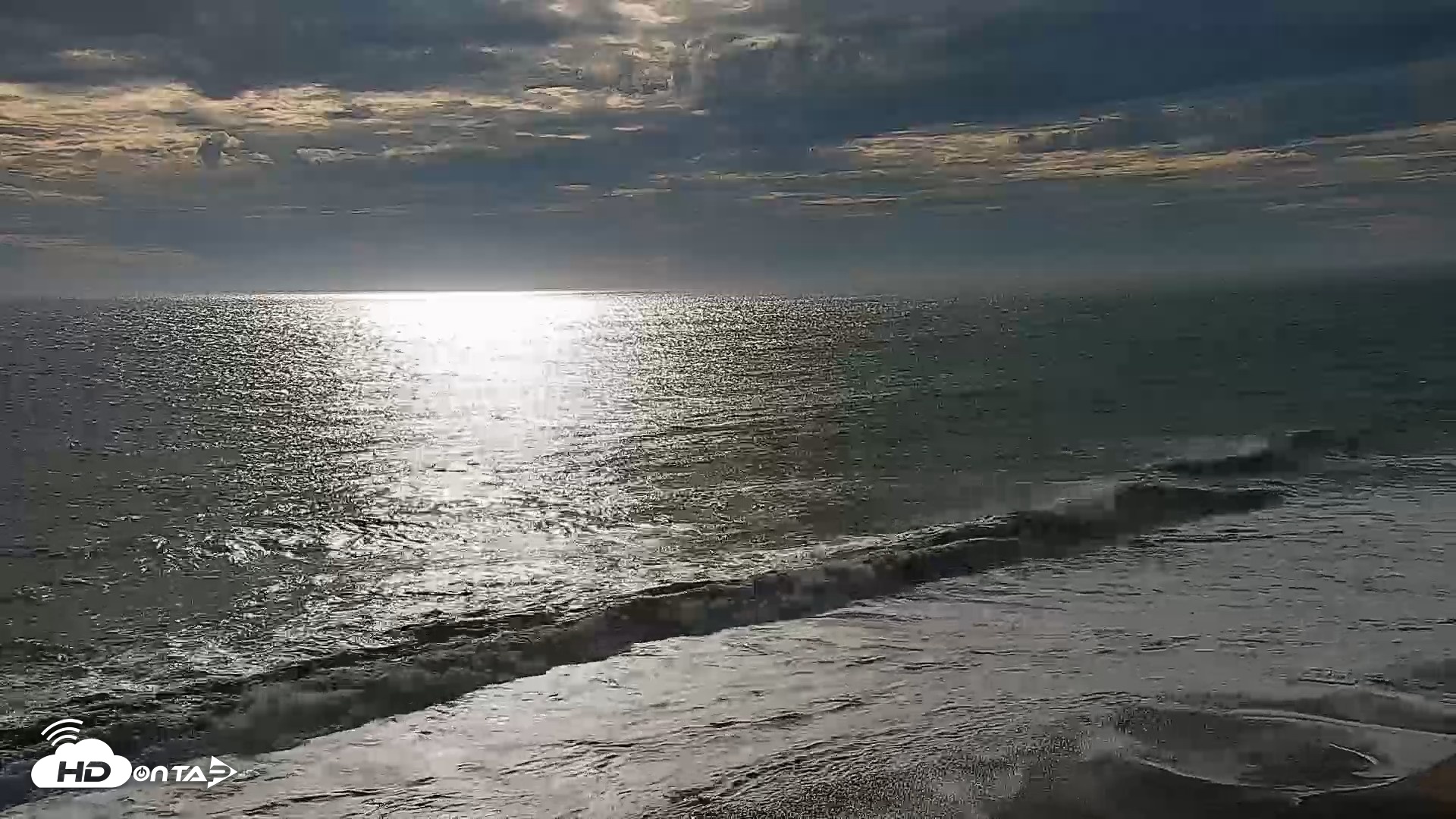 Snapshot of Carlsbad Beach Surf Live Webcam taken Sep 7, 2026, 5:13pm PDT