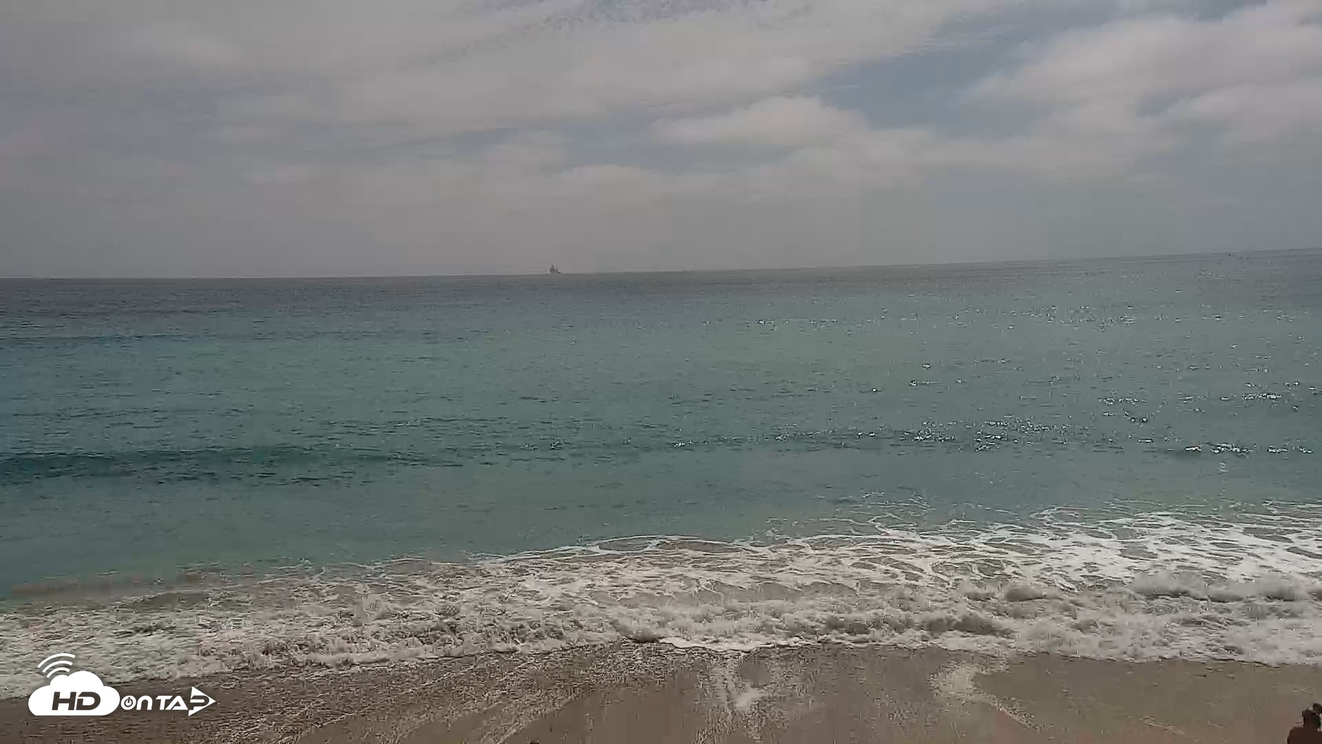 Snapshot of Carlsbad Beach Surf Live Webcam taken Jul 25, 2026, 3:23pm PDT