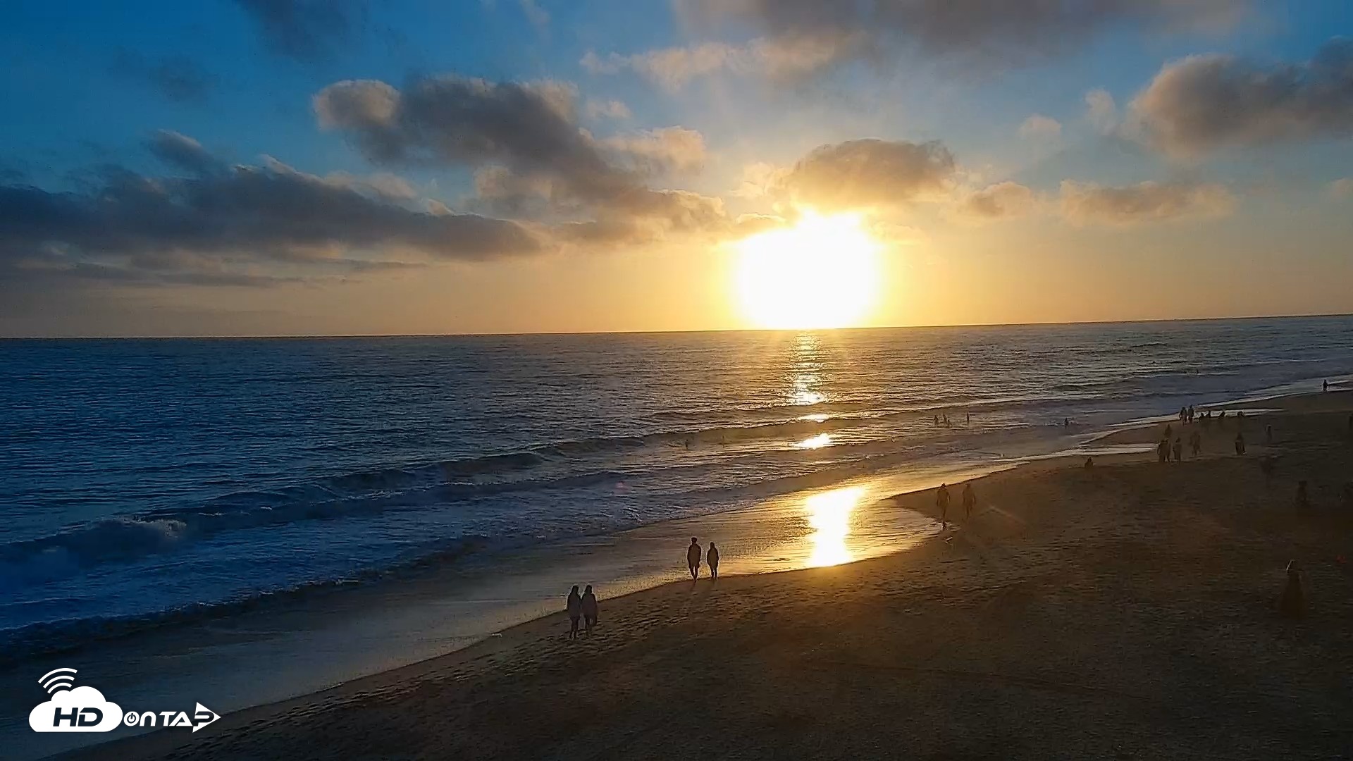 Snapshot of Carlsbad Beach Surf Live Webcam taken Jul 7, 2026, 7:51pm PDT
