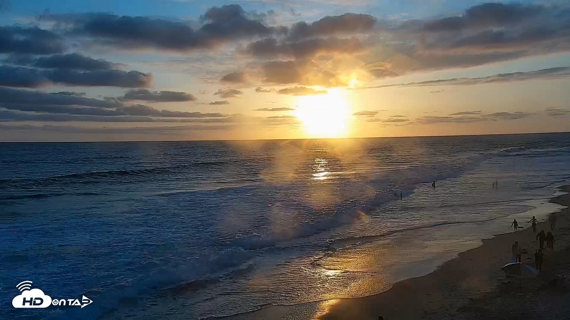 Snapshot of Carlsbad Beach Surf Live Webcam taken May 25, 2026, 7:34pm PDT