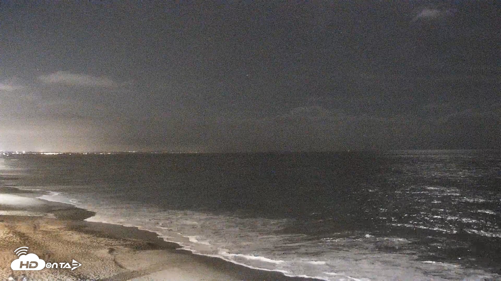 Snapshot of Carlsbad Beach Surf Live Webcam taken Sep 19, 2026, 8:21pm PDT