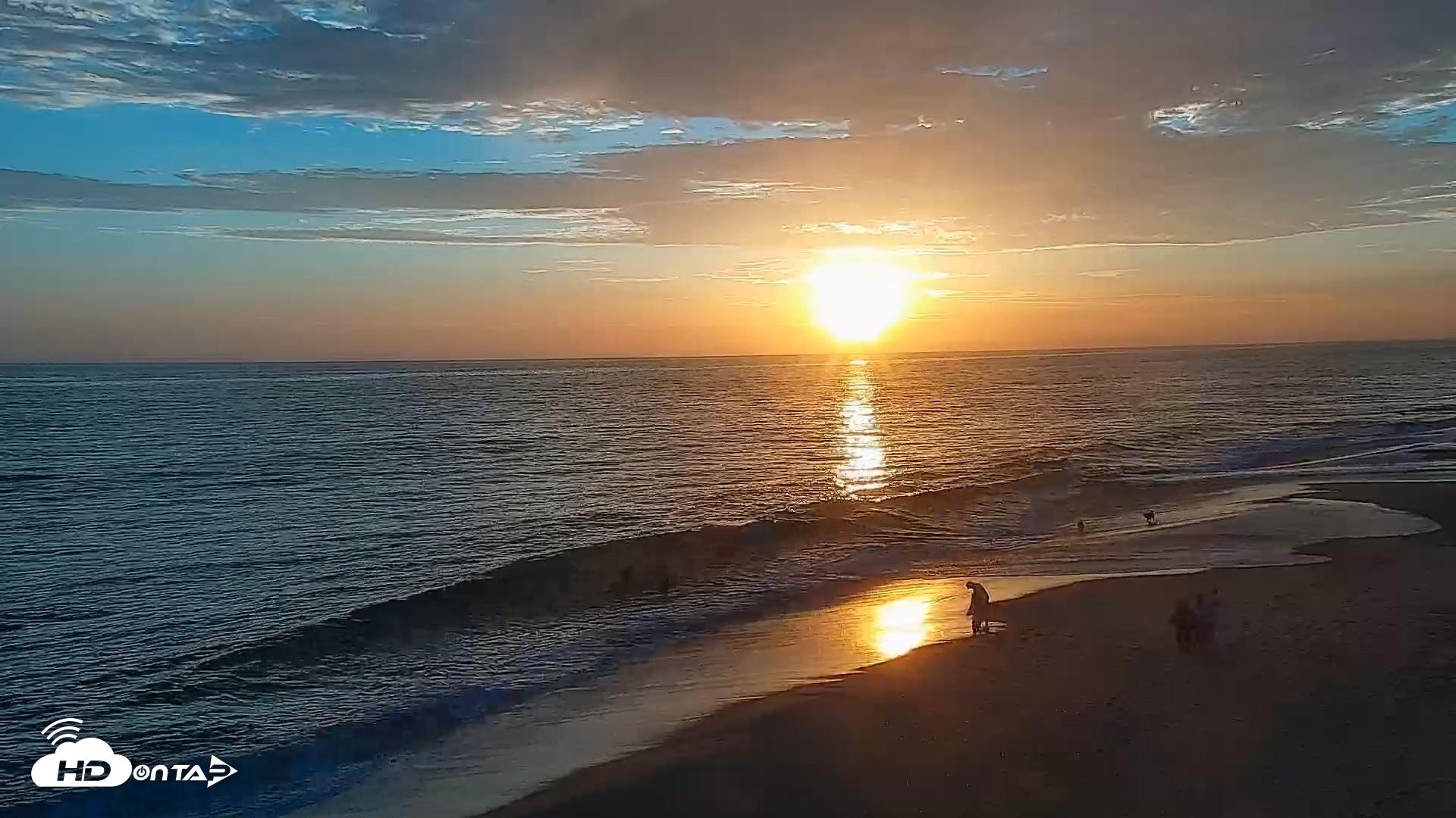 Snapshot of Carlsbad Beach Surf Live Webcam taken Jul 12, 2026, 7:50pm PDT