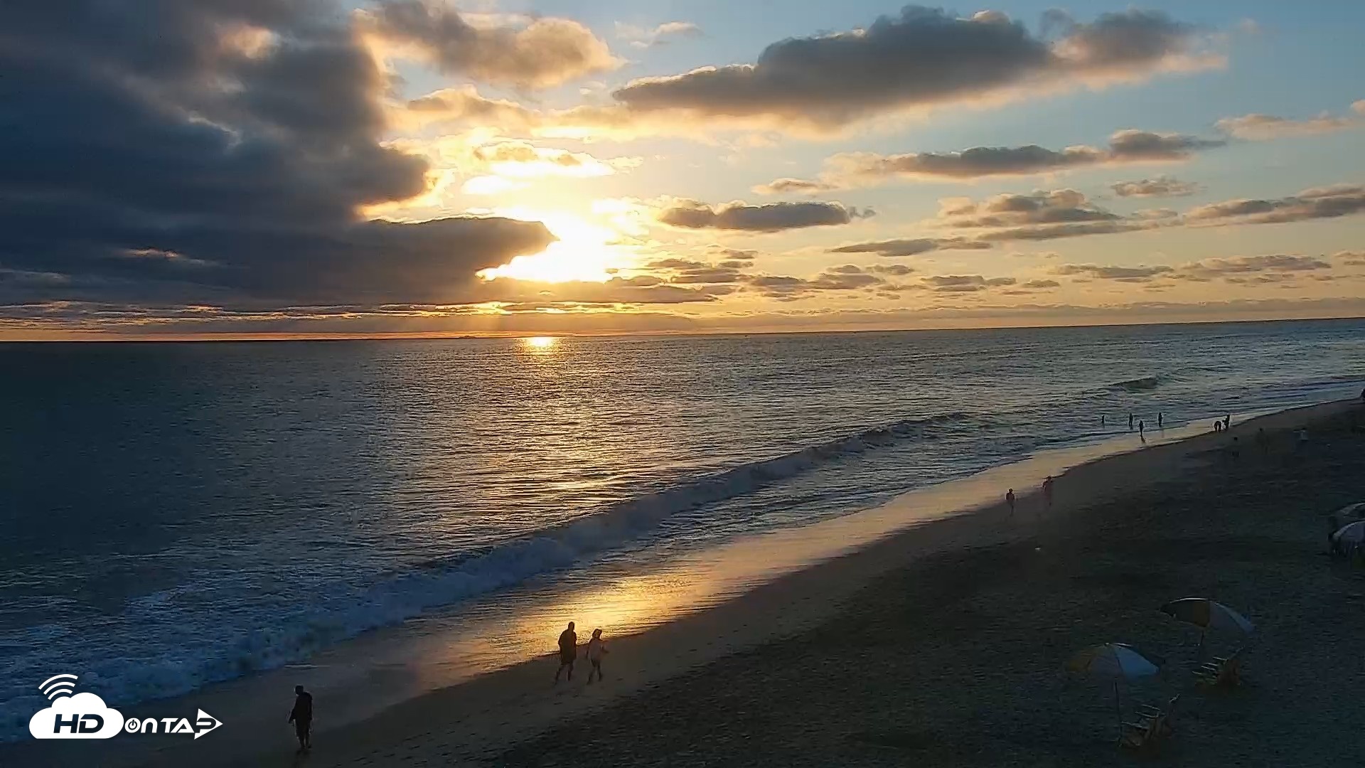 Snapshot of Carlsbad Beach Surf Live Webcam taken Aug 14, 2026, 7:18pm PDT
