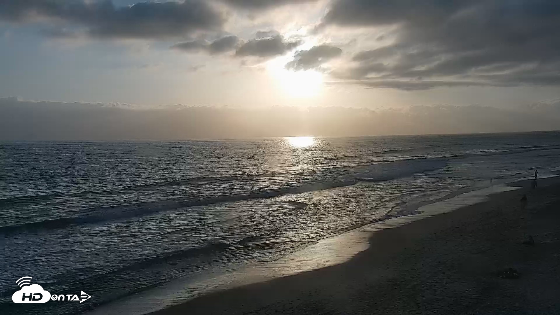 Snapshot of Carlsbad Beach Surf Live Webcam taken Jun 7, 2026, 7:15pm PDT