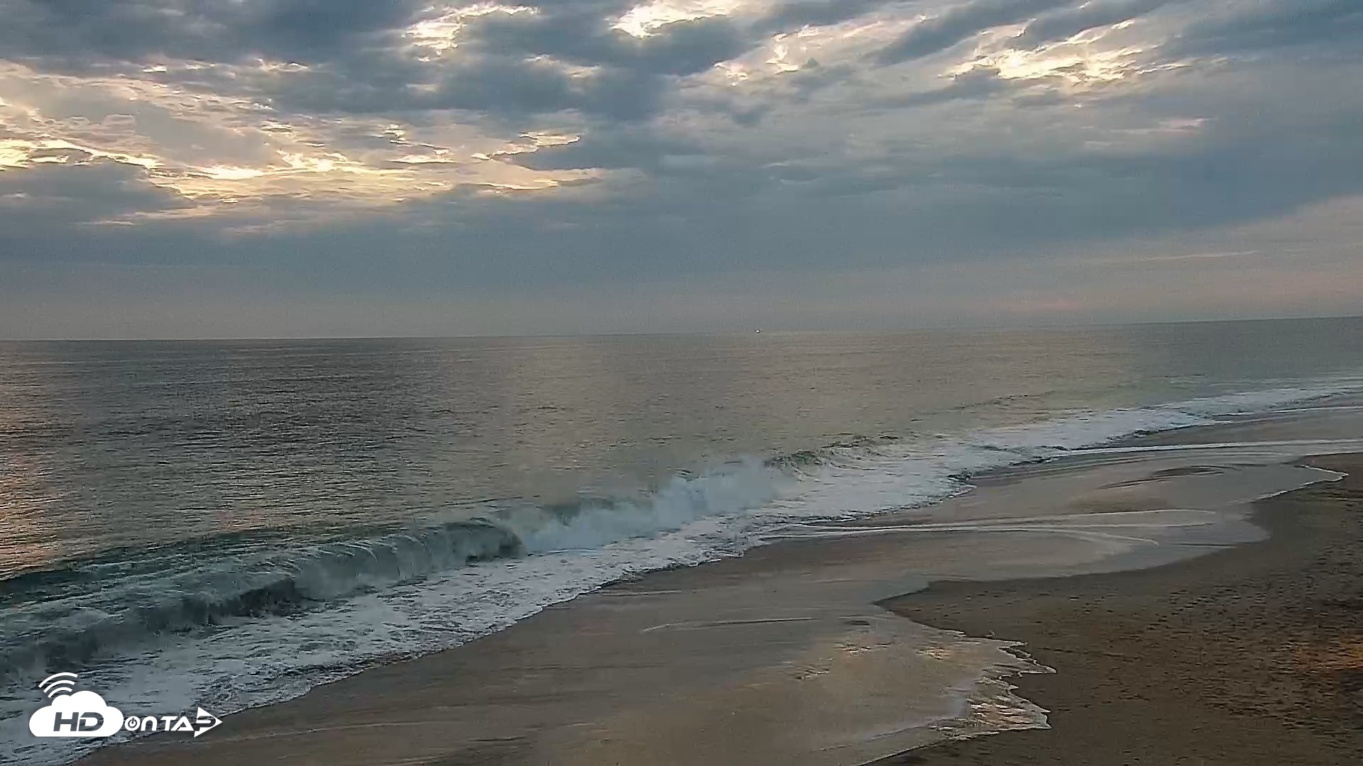 Snapshot of Carlsbad Beach Surf Live Webcam taken Jul 11, 2026, 8:22pm PDT