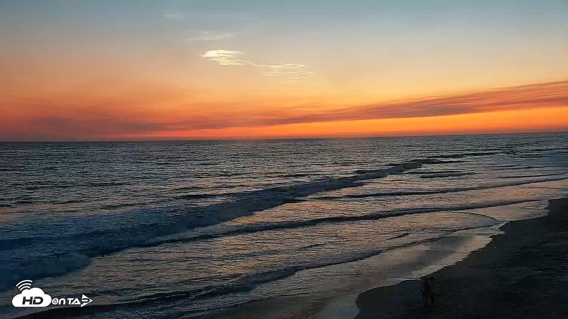 Snapshot of Carlsbad Beach Surf Live Webcam taken May 19, 2026, 8:13pm PDT