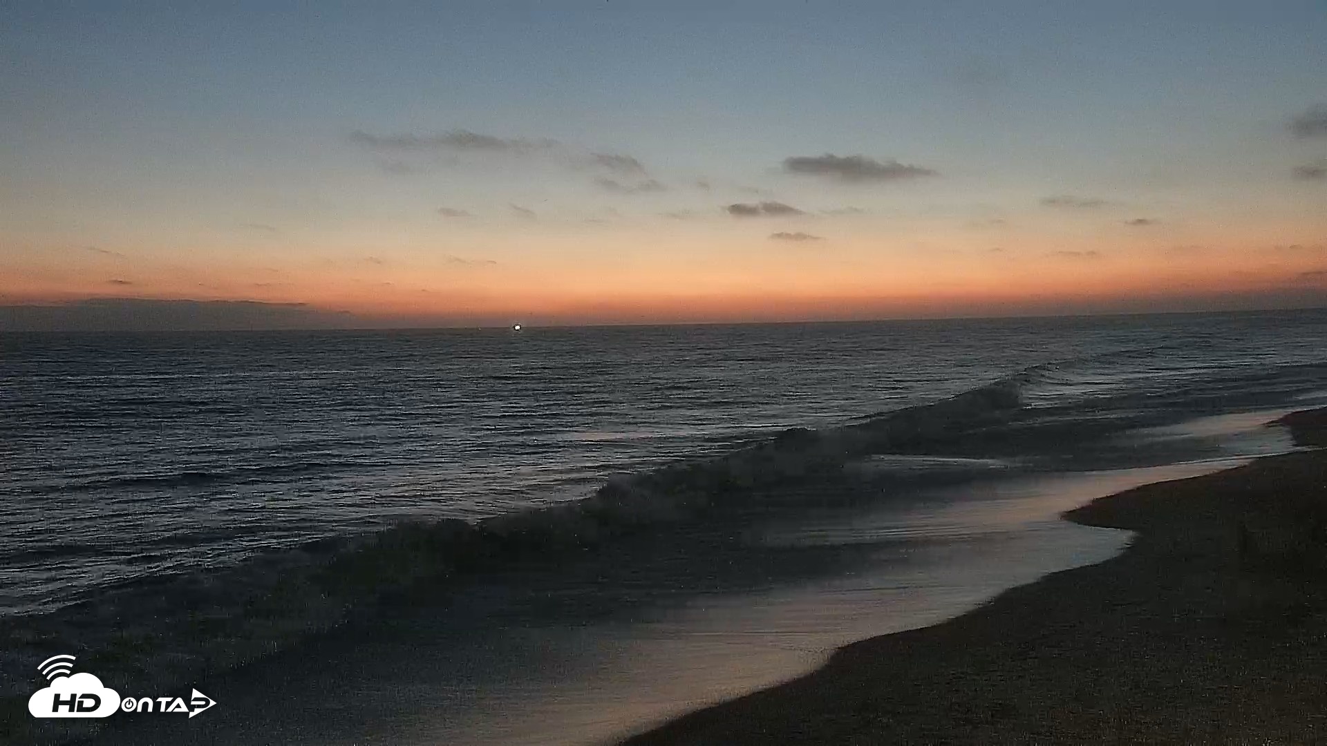 Snapshot of Carlsbad Beach Surf Live Webcam taken Aug 8, 2026, 8:19pm PDT
