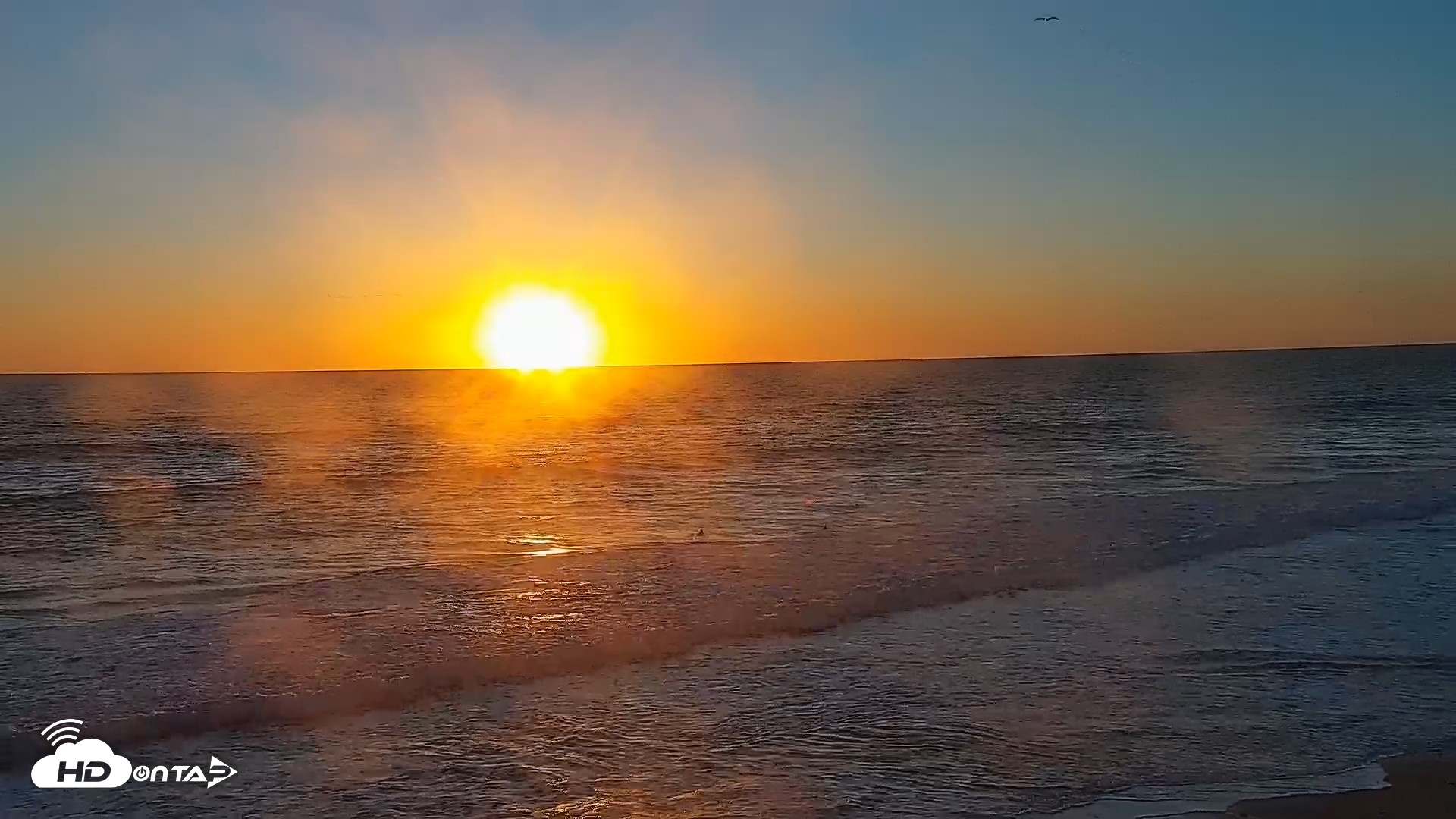 Snapshot of Carlsbad Beach Surf Live Webcam taken Oct 14, 2026, 6:11pm PDT