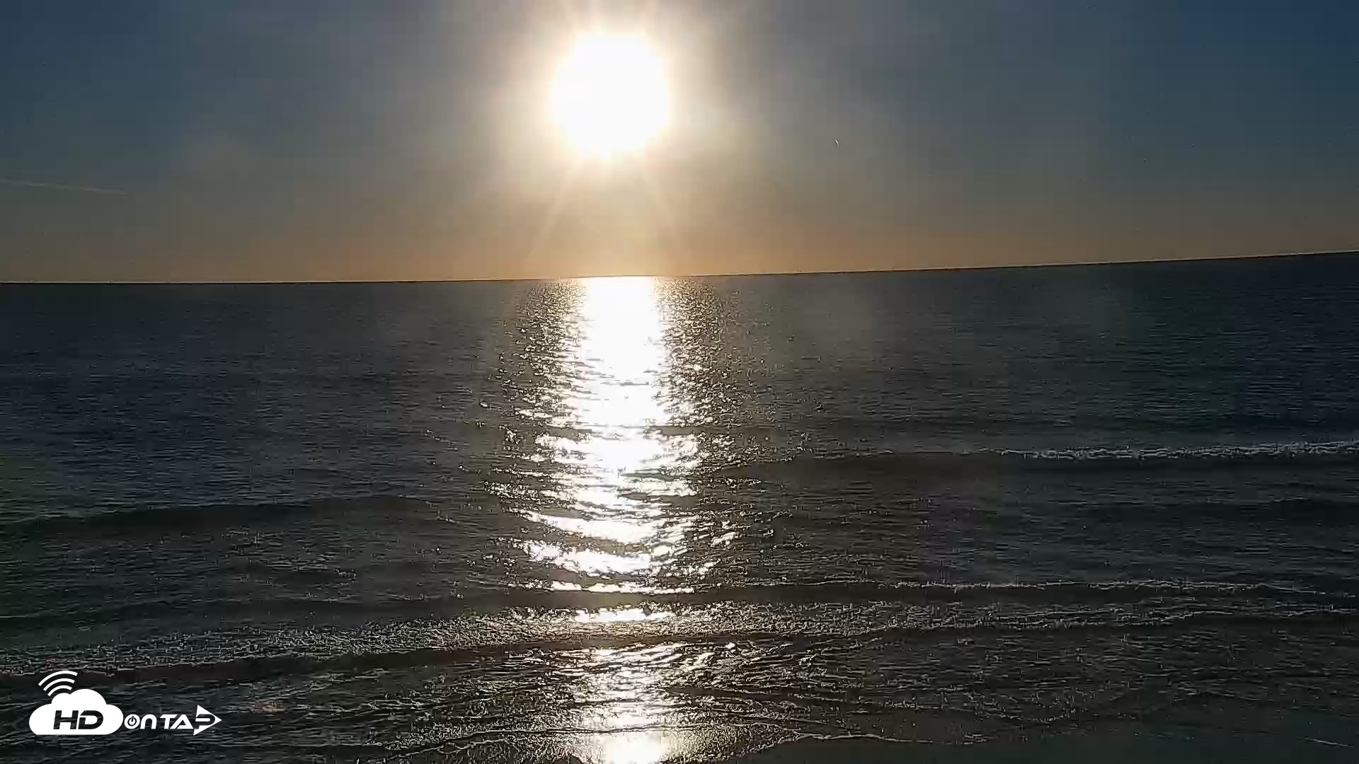 Snapshot of Carlsbad Beach Surf Live Webcam taken Jan 9, 2026, 4:17pm PST