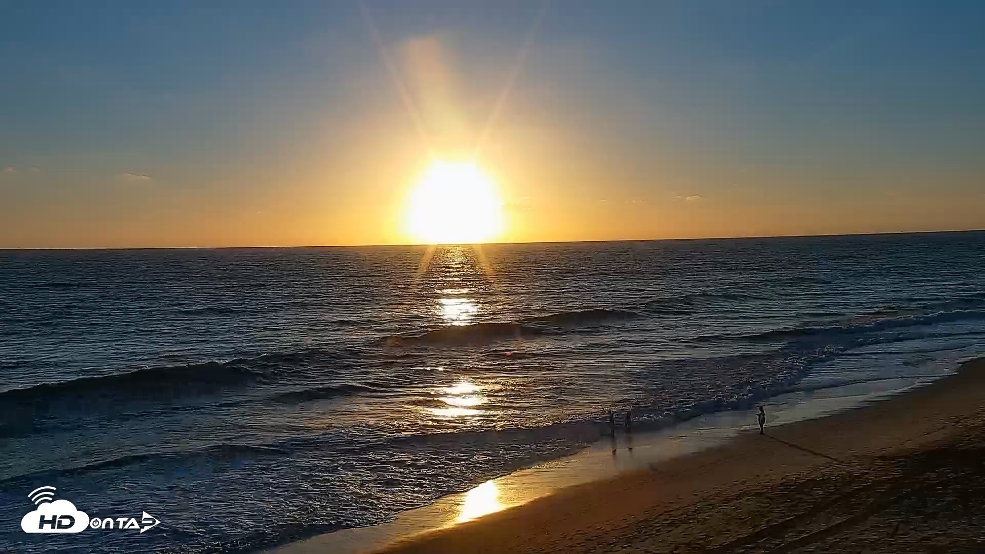 Snapshot of Carlsbad Beach Surf Live Webcam taken Sep 3, 2026, 6:58pm PDT