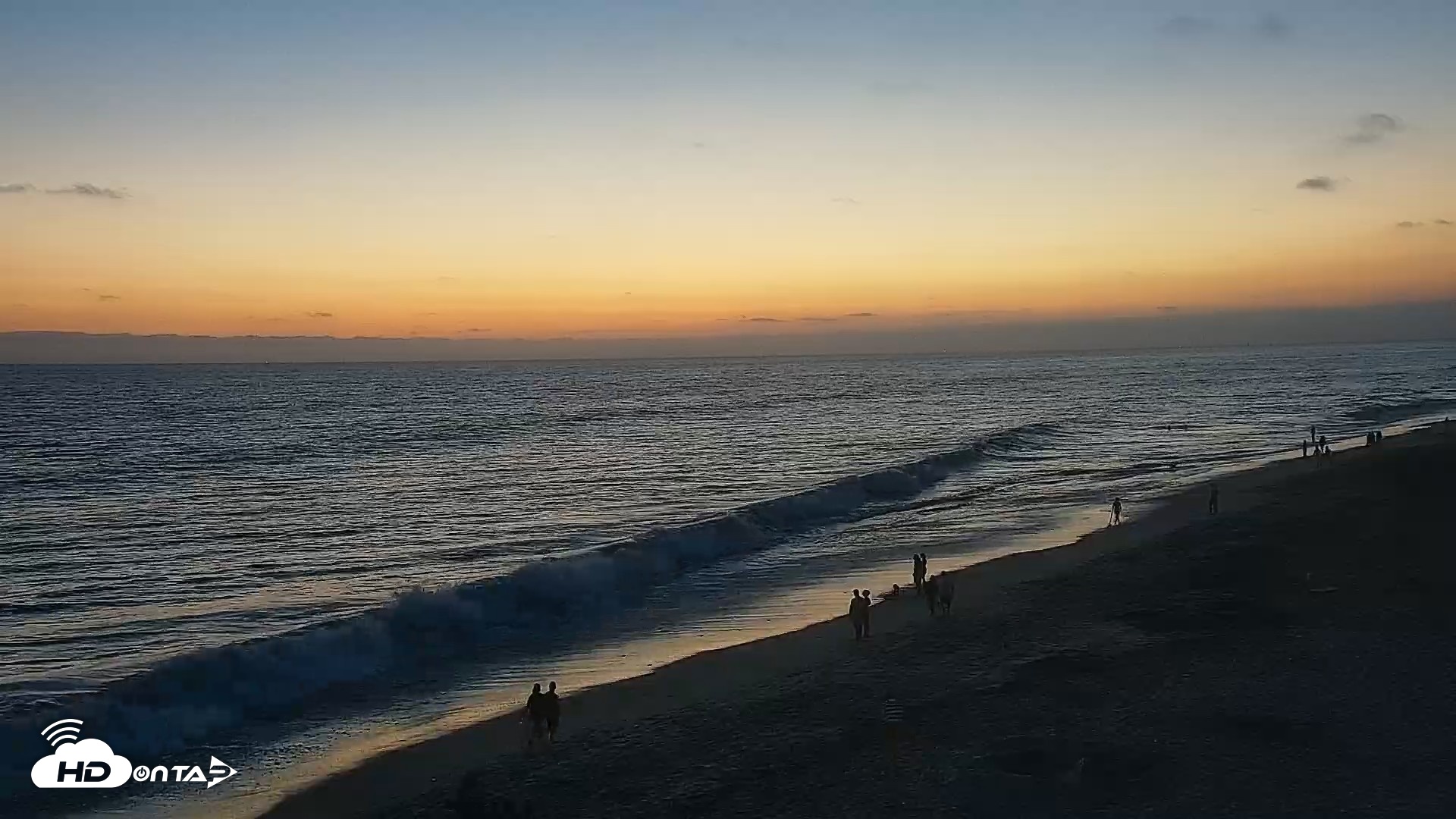Snapshot of Carlsbad Beach Surf Live Webcam taken Aug 7, 2026, 8:11pm PDT