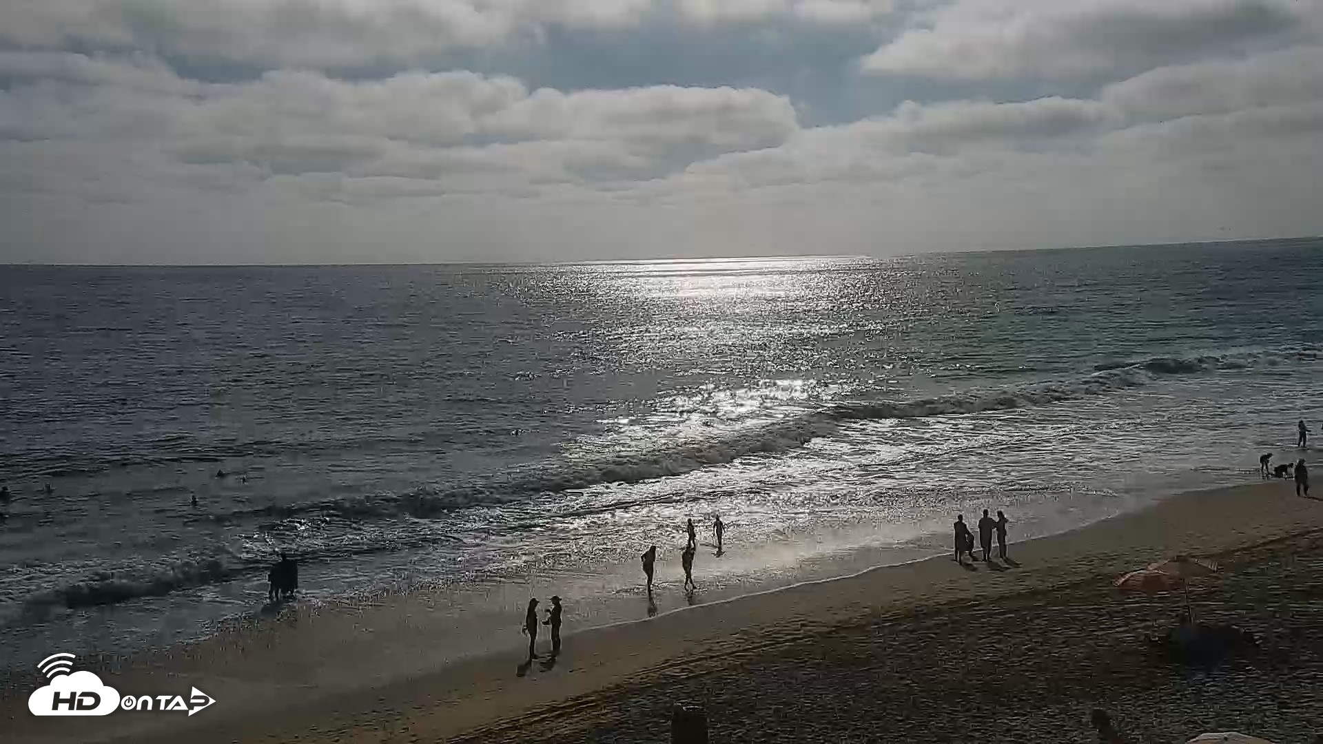 Snapshot of Carlsbad Beach Surf Live Webcam taken Jul 31, 2026, 5:28pm PDT