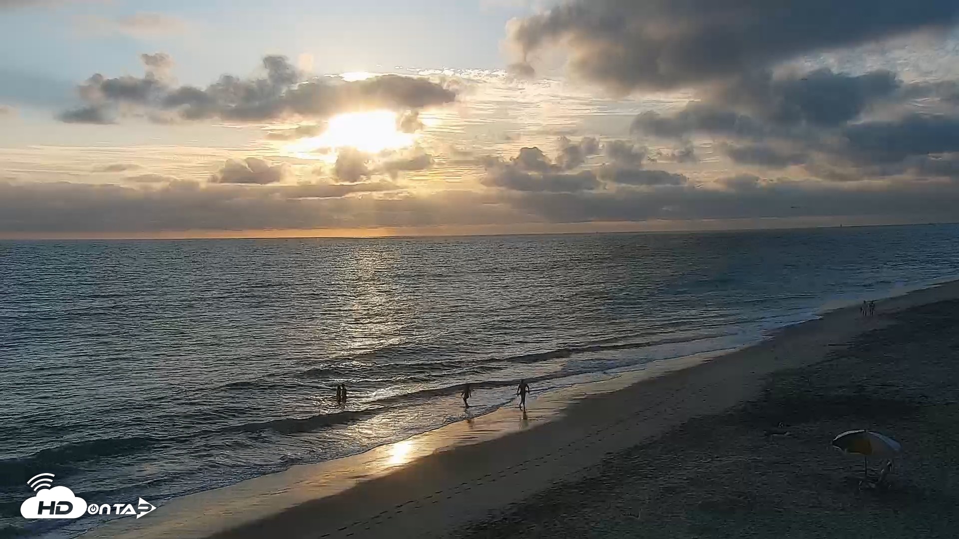 Snapshot of Carlsbad Beach Surf Live Webcam taken Aug 12, 2026, 7:07pm PDT