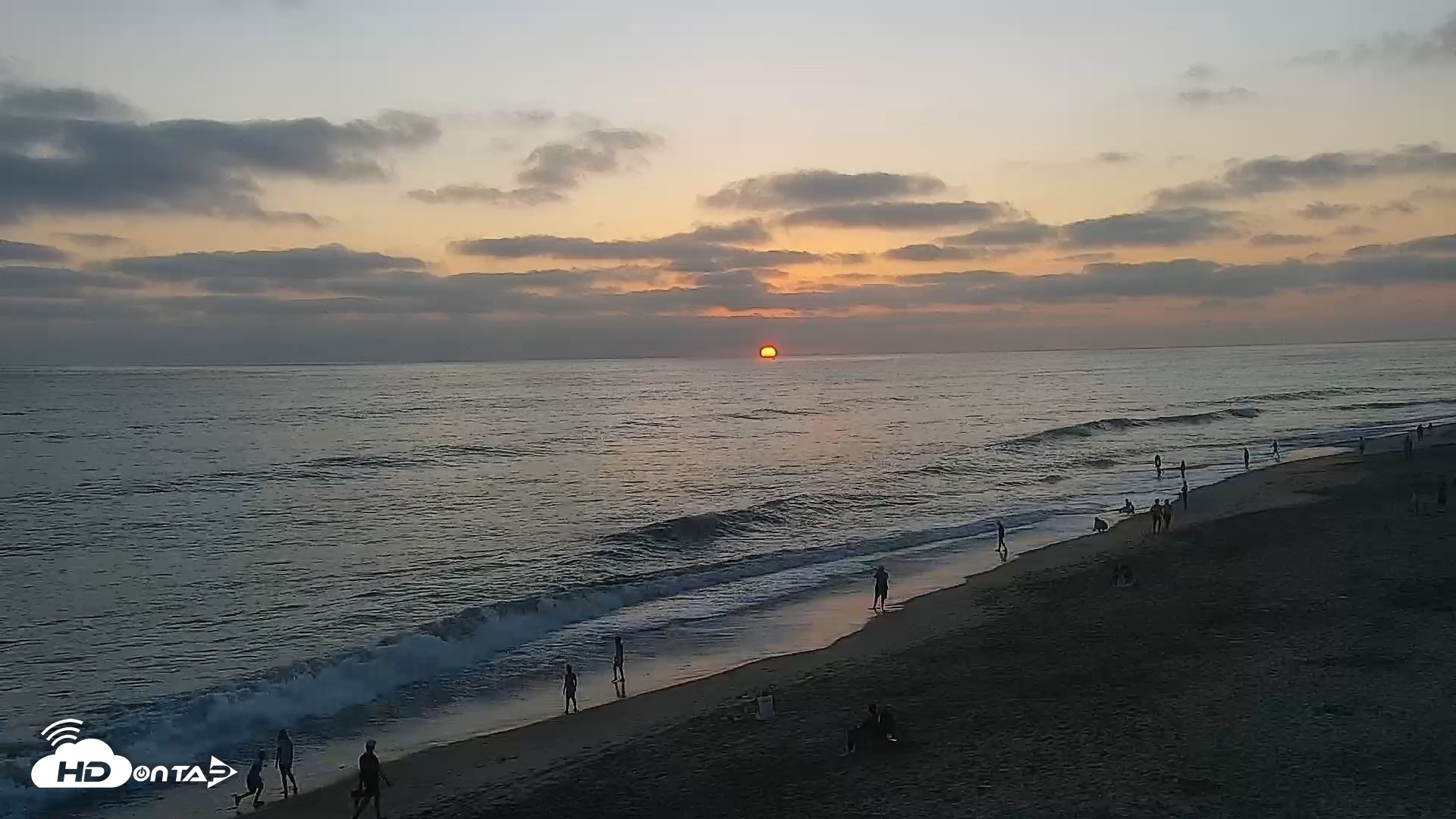 Snapshot of Carlsbad Beach Surf Live Webcam taken Jul 31, 2026, 7:48pm PDT