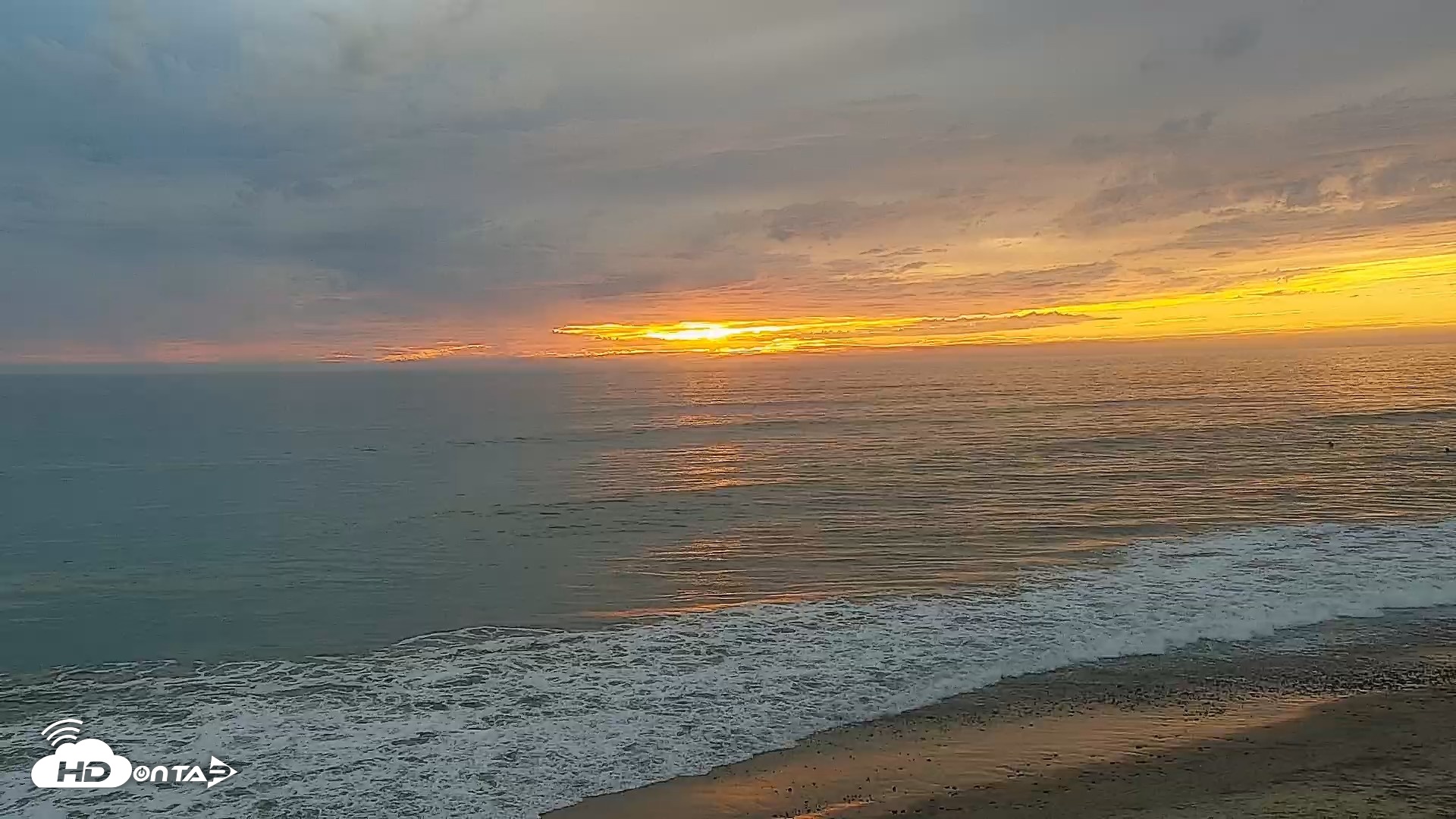 Snapshot of Carlsbad Beach Surf Live Webcam taken Sep 27, 2026, 6:23pm PDT