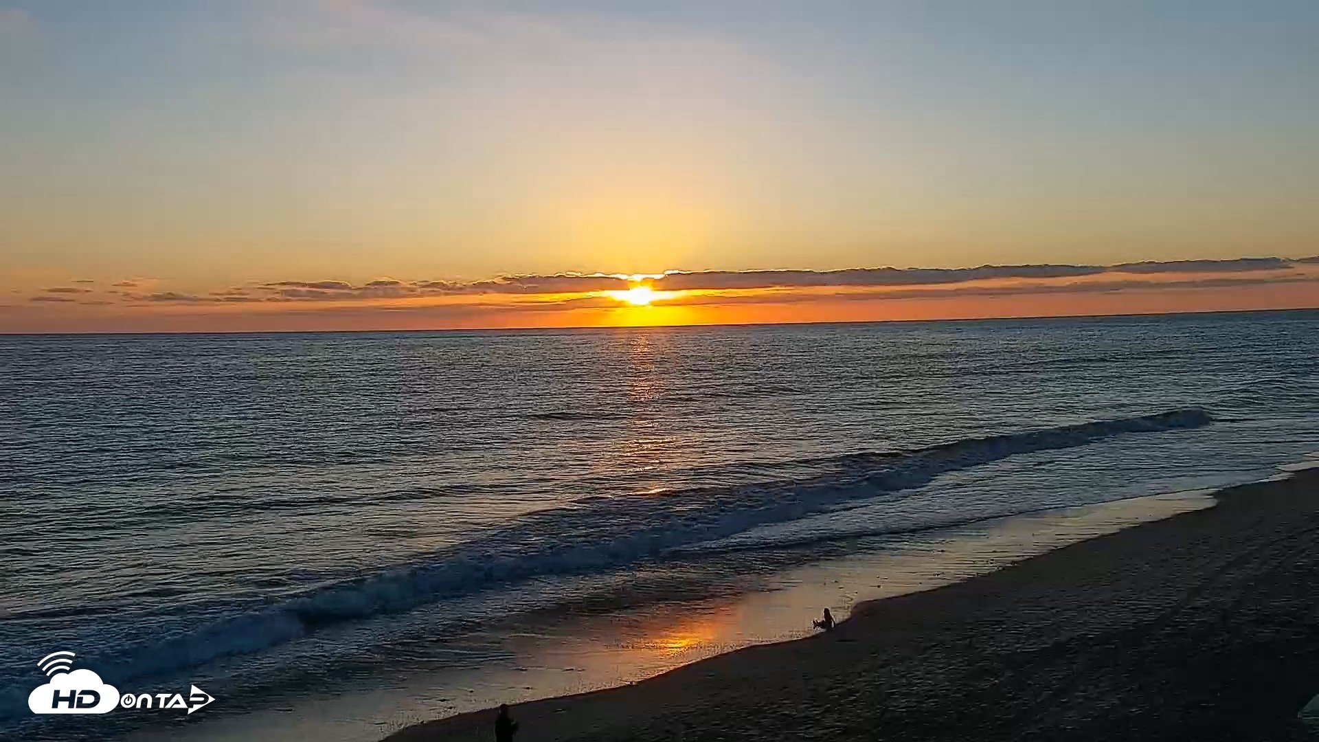 Snapshot of Carlsbad Beach Surf Live Webcam taken Sep 2, 2026, 7:05pm PDT