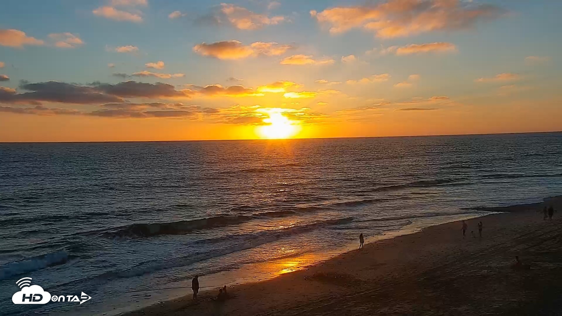 Snapshot of Carlsbad Beach Surf Live Webcam taken Sep 1, 2026, 7:07pm PDT
