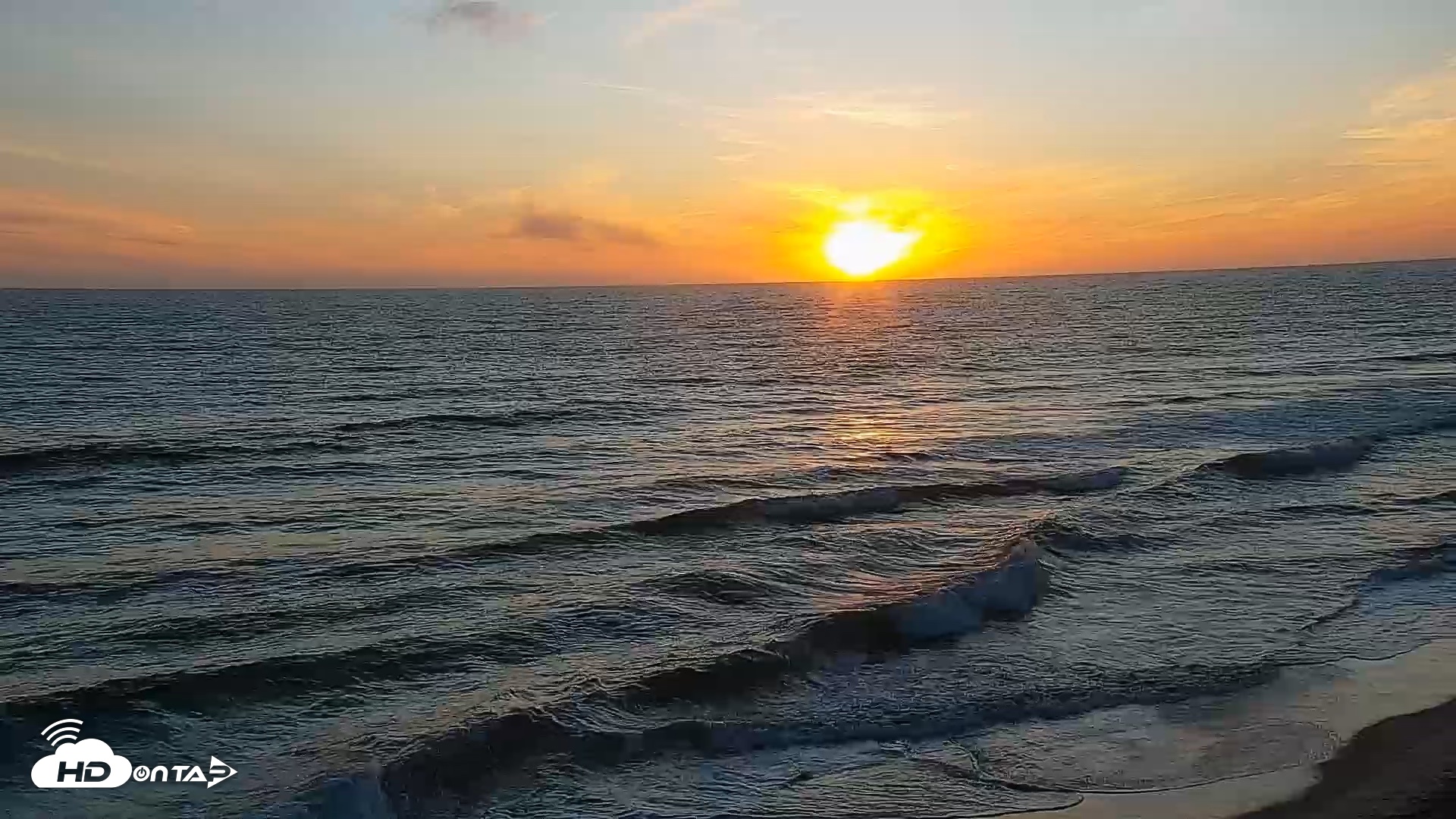 Snapshot of Carlsbad Beach Surf Live Webcam taken Apr 15, 2026, 7:15pm PDT