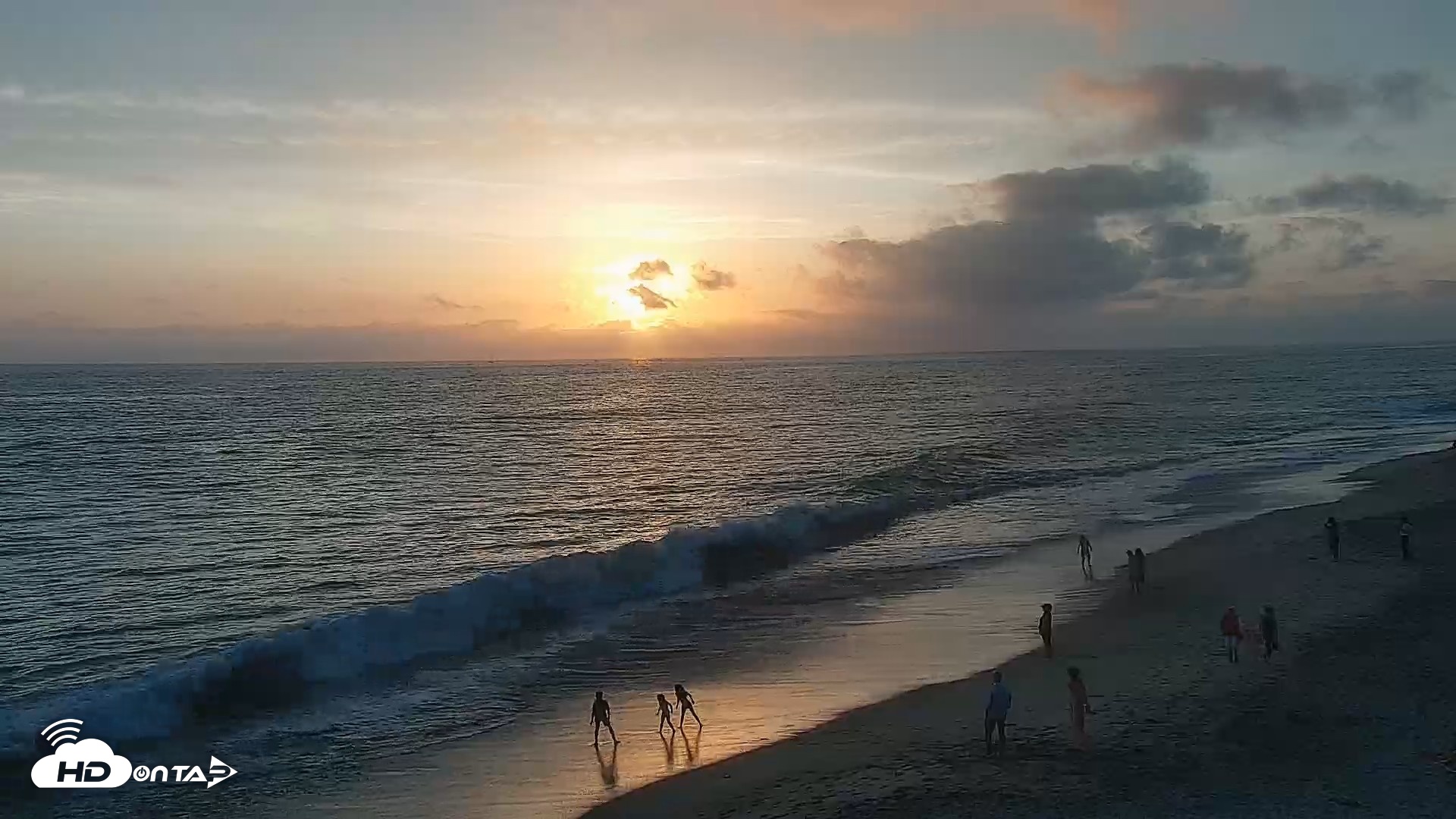 Snapshot of Carlsbad Beach Surf Live Webcam taken Aug 10, 2026, 7:29pm PDT