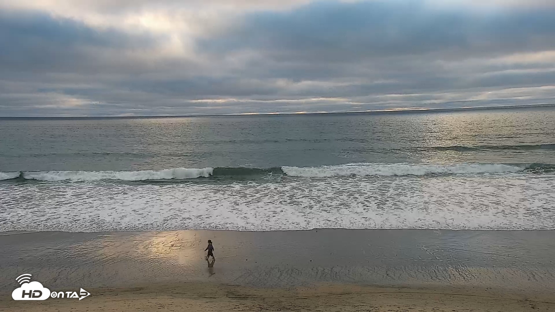 Snapshot of Carlsbad Beach Surf Live Webcam taken Nov 6, 2025, 4:13pm PST