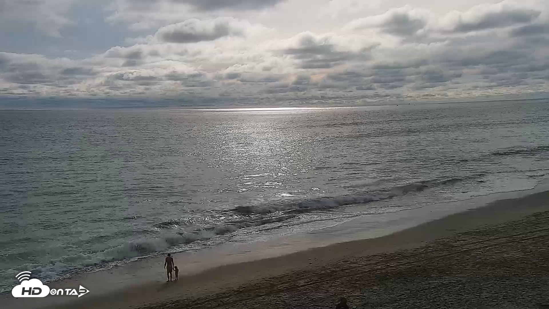 Snapshot of Carlsbad Beach Surf Live Webcam taken Aug 13, 2026, 5:32pm PDT
