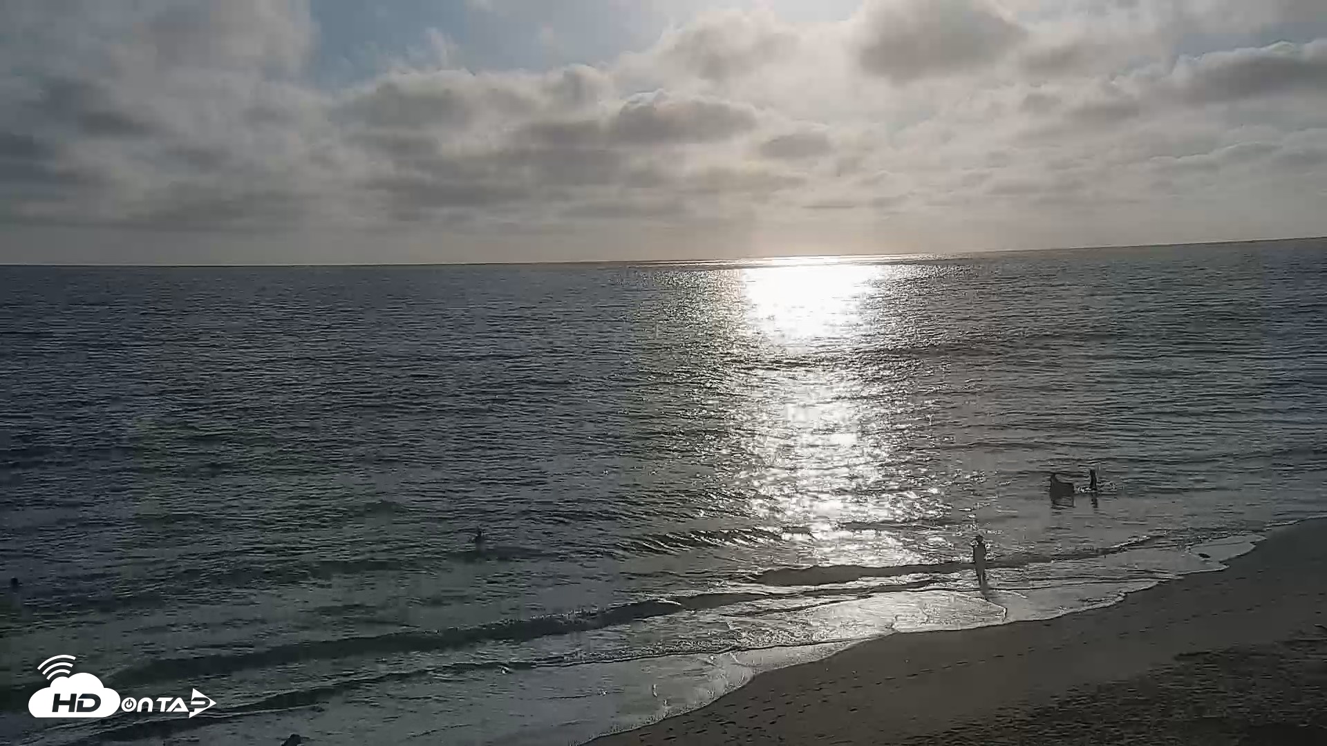 Snapshot of Carlsbad Beach Surf Live Webcam taken Aug 11, 2026, 6:17pm PDT
