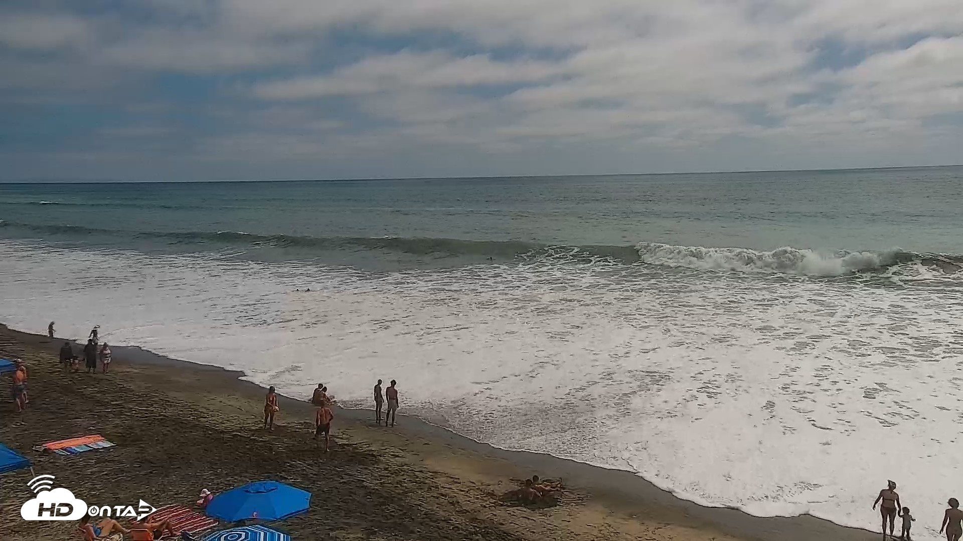 Snapshot of Carlsbad Beach Surf Live Webcam taken Aug 16, 2026, 3:13pm PDT