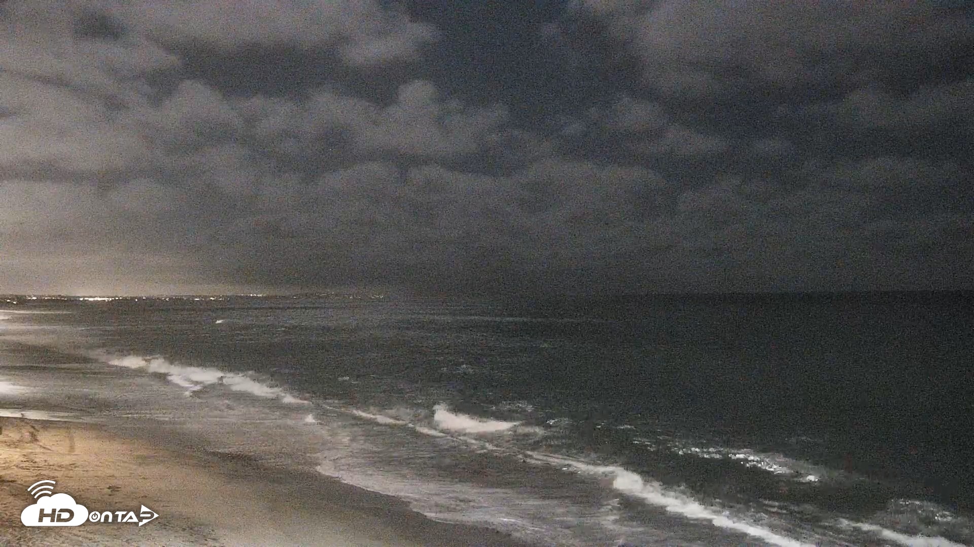 Snapshot of Carlsbad Beach Surf Live Webcam taken Sep 22, 2026, 9:28pm PDT