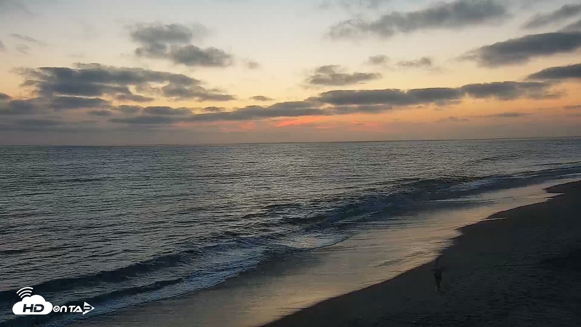 Snapshot of Carlsbad Beach Surf Live Webcam taken Aug 11, 2026, 7:56pm PDT