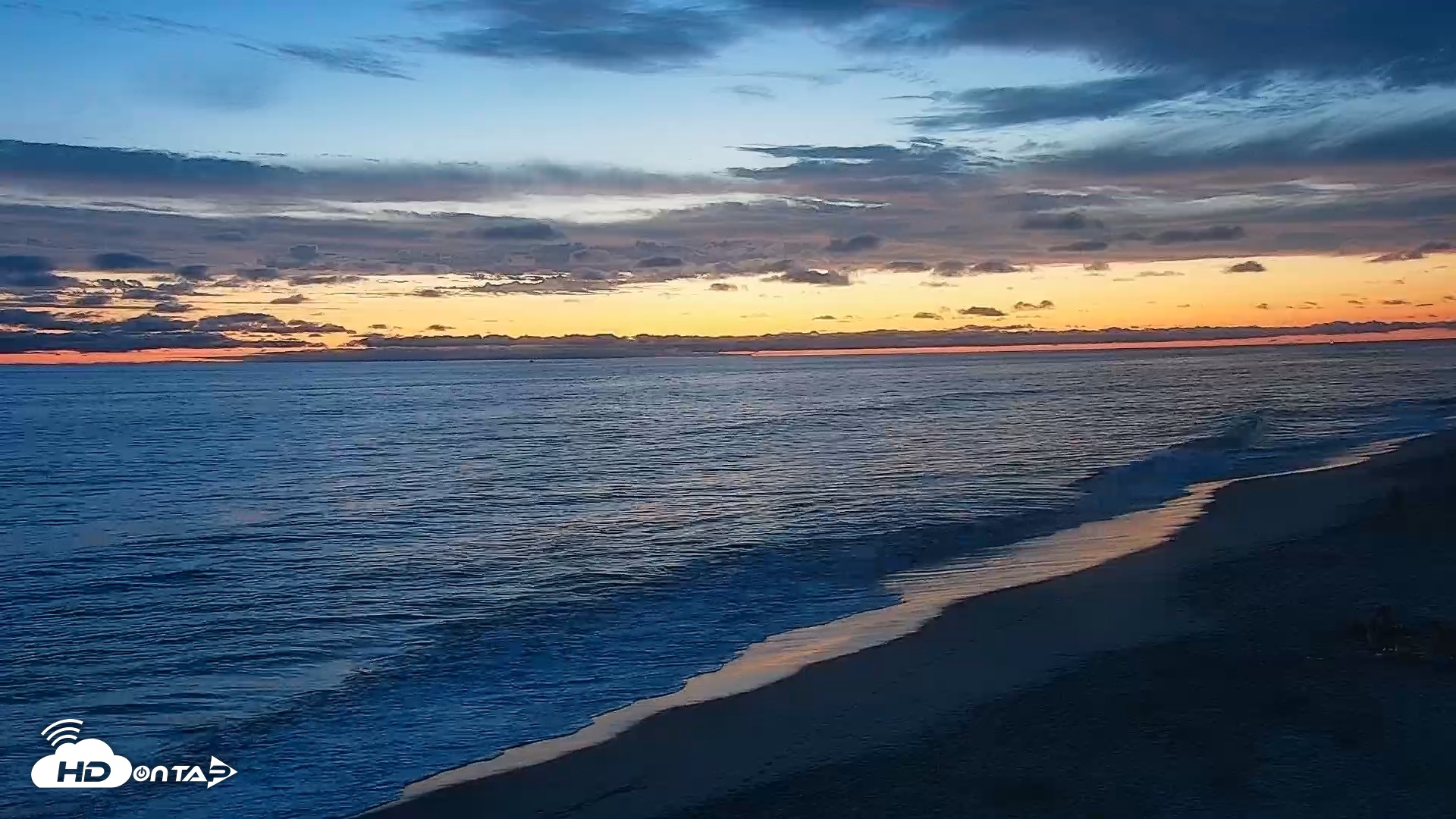 Snapshot of Carlsbad Beach Surf Live Webcam taken Aug 13, 2026, 8:00pm PDT