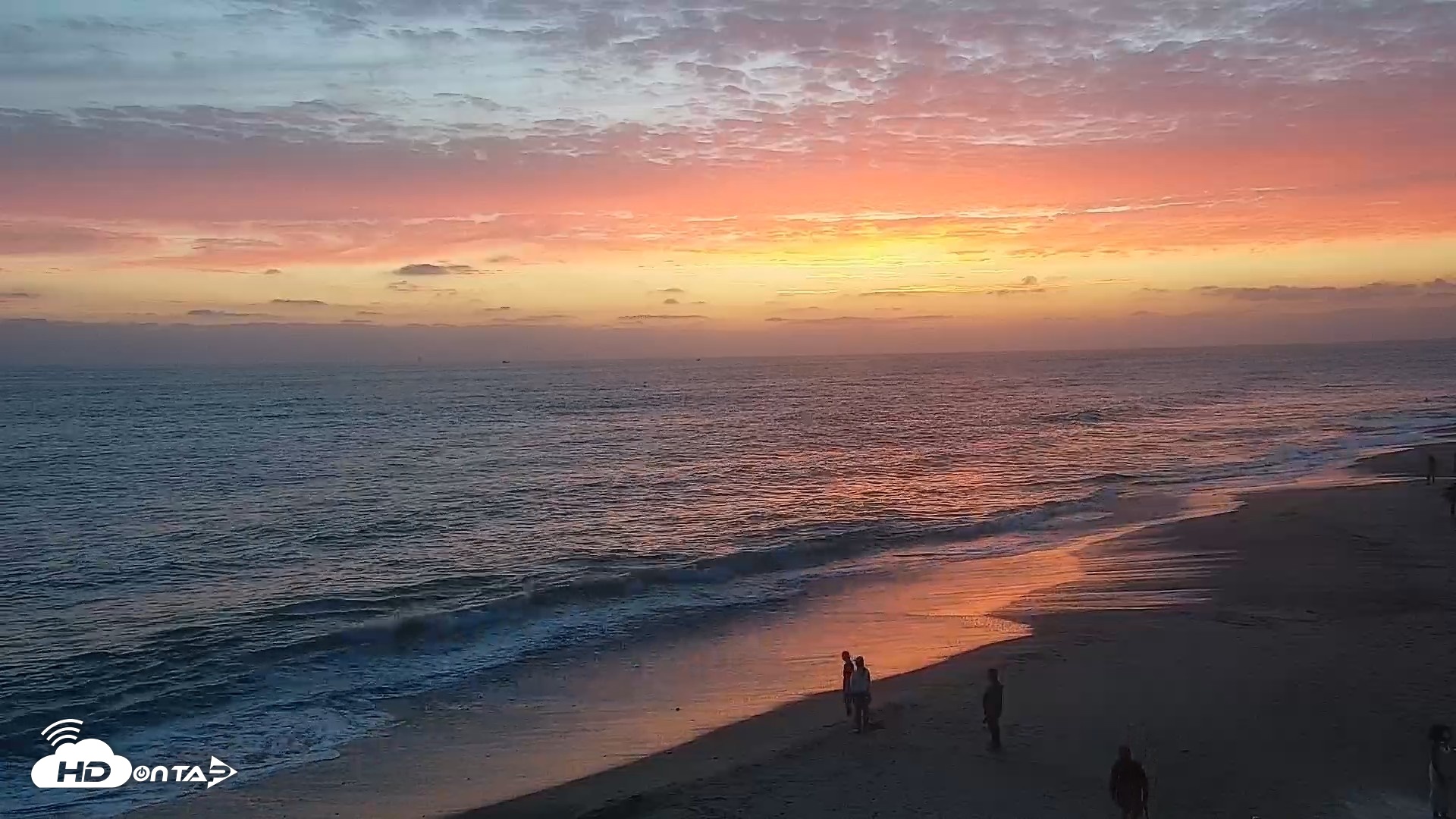 Snapshot of Carlsbad Beach Surf Live Webcam taken Jul 25, 2026, 8:09pm PDT
