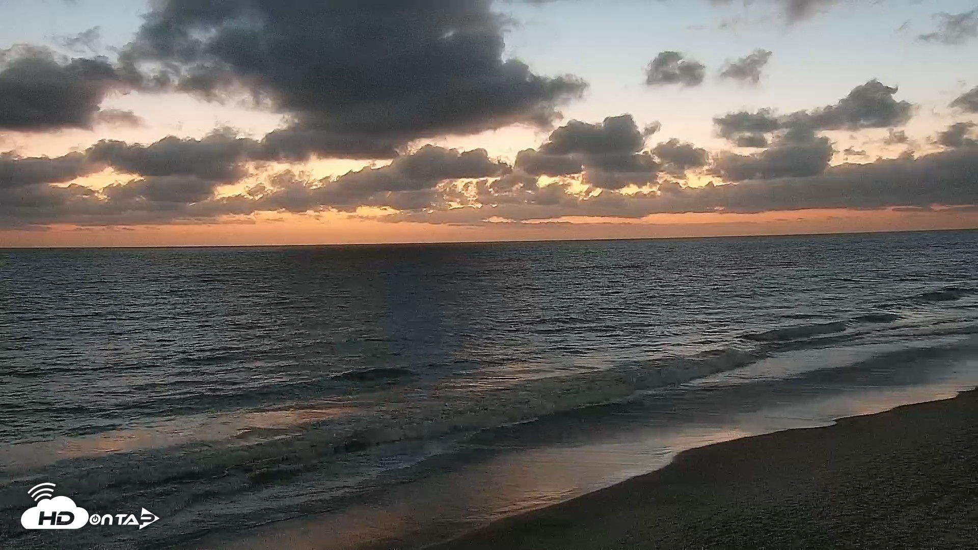 Snapshot of Carlsbad Beach Surf Live Webcam taken Sep 18, 2026, 7:21pm PDT