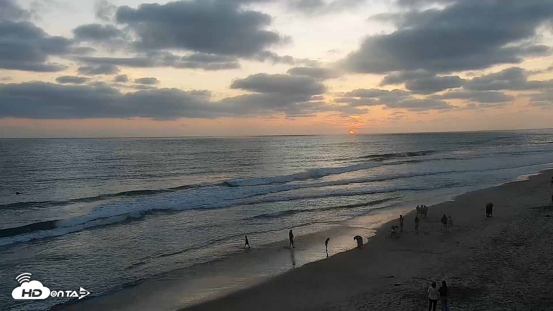 Snapshot of Carlsbad Beach Surf Live Webcam taken Jun 8, 2026, 7:58pm PDT