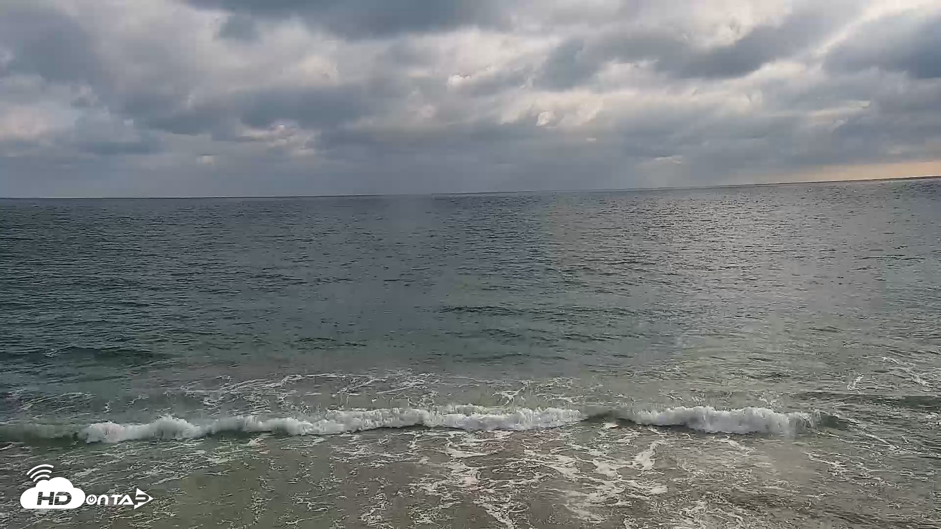 Snapshot of Carlsbad Beach Surf Live Webcam taken May 23, 2026, 6:01pm PDT