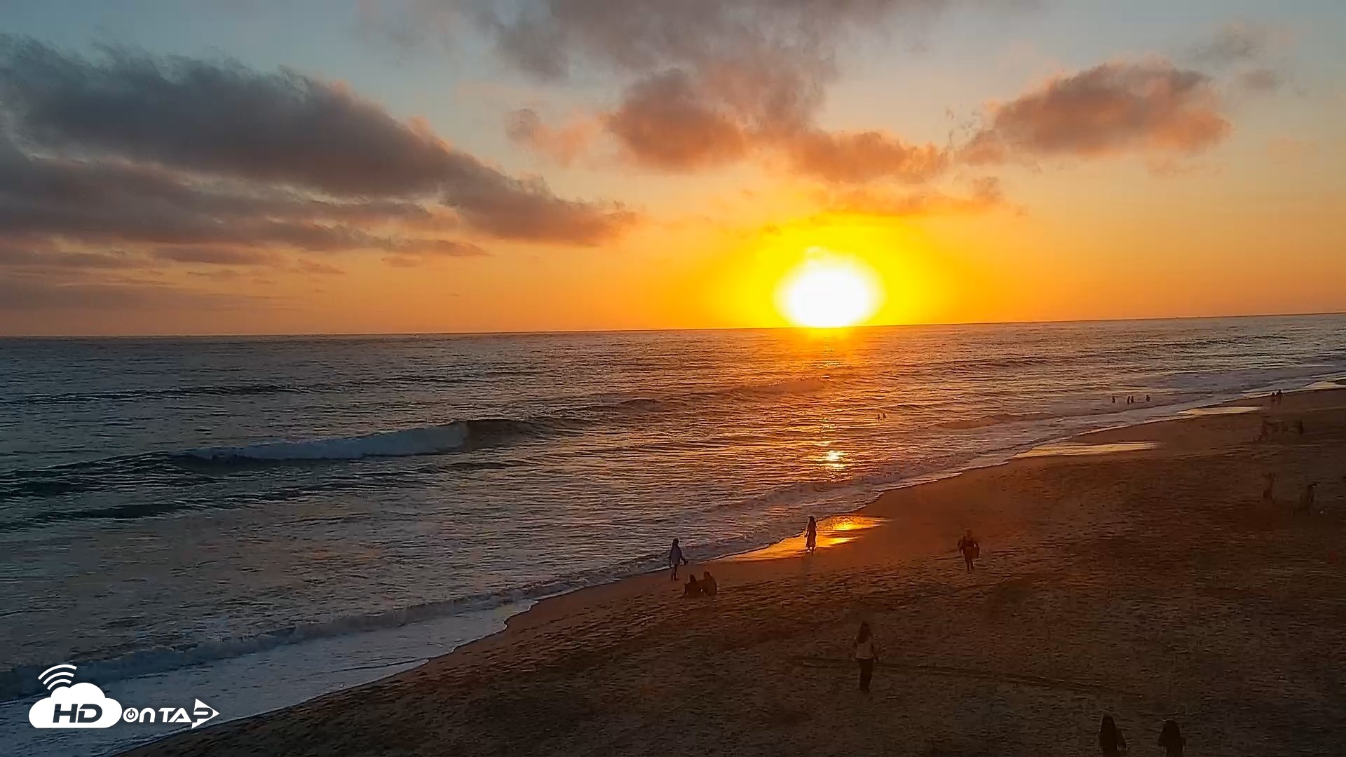 Snapshot of Carlsbad Beach Surf Live Webcam taken Jul 7, 2026, 7:59pm PDT