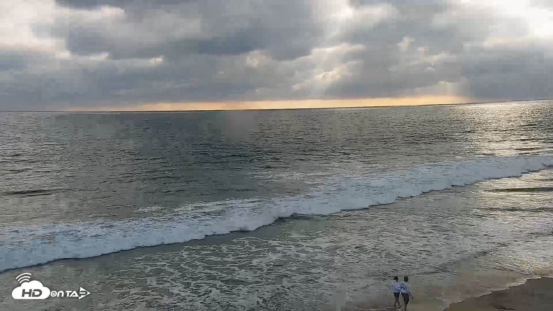 Snapshot of Carlsbad Beach Surf Live Webcam taken May 23, 2026, 6:14pm PDT