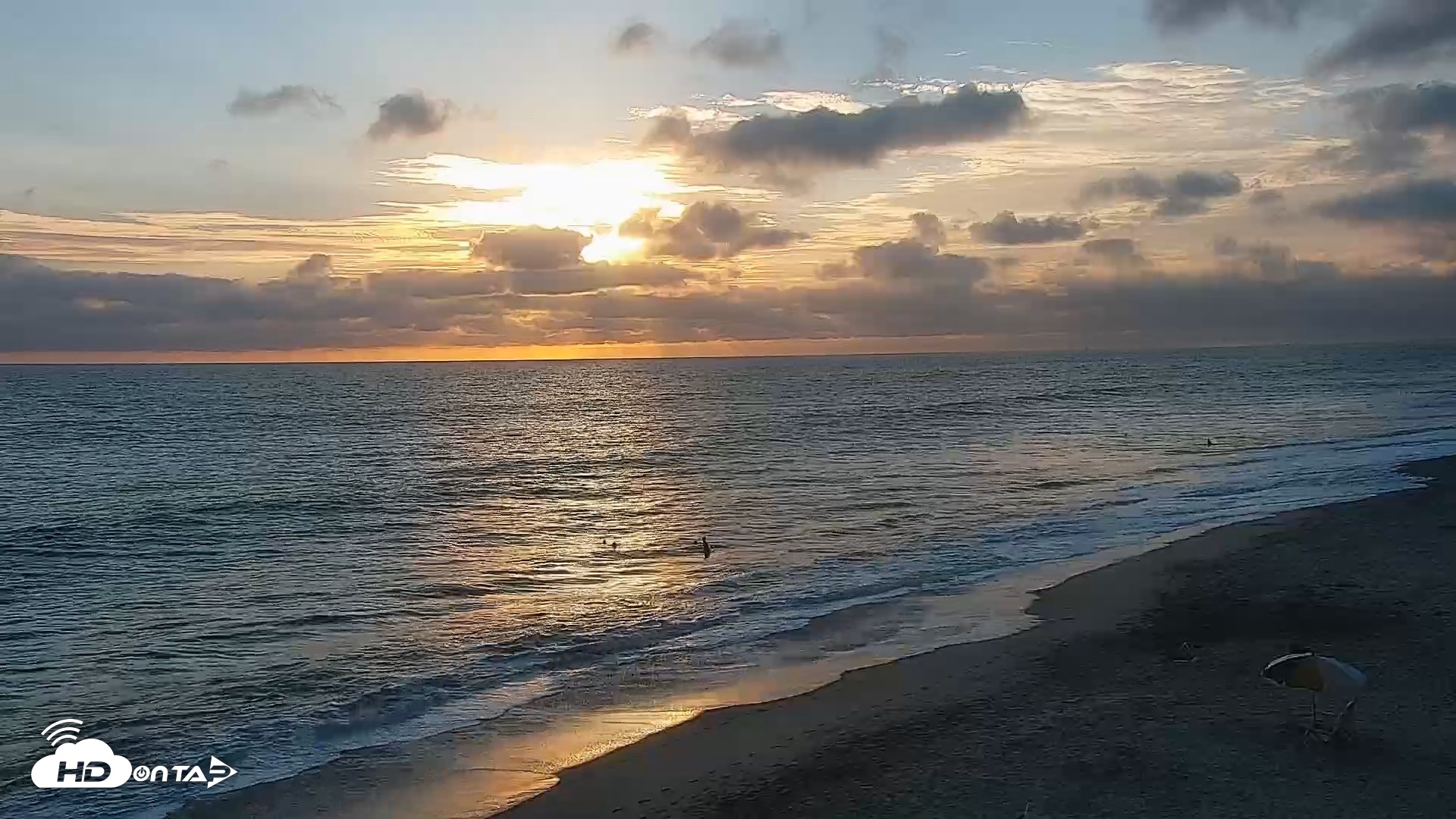 Snapshot of Carlsbad Beach Surf Live Webcam taken Aug 12, 2026, 7:16pm PDT