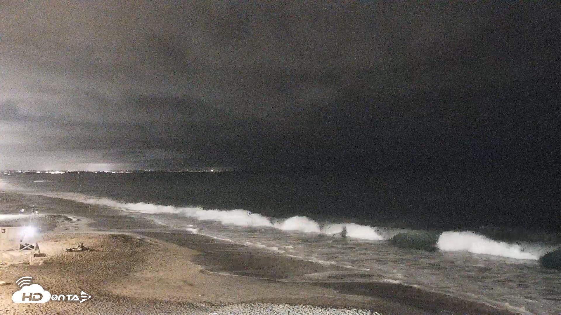 Snapshot of Carlsbad Beach Surf Live Webcam taken Jul 4, 2026, 9:52pm PDT