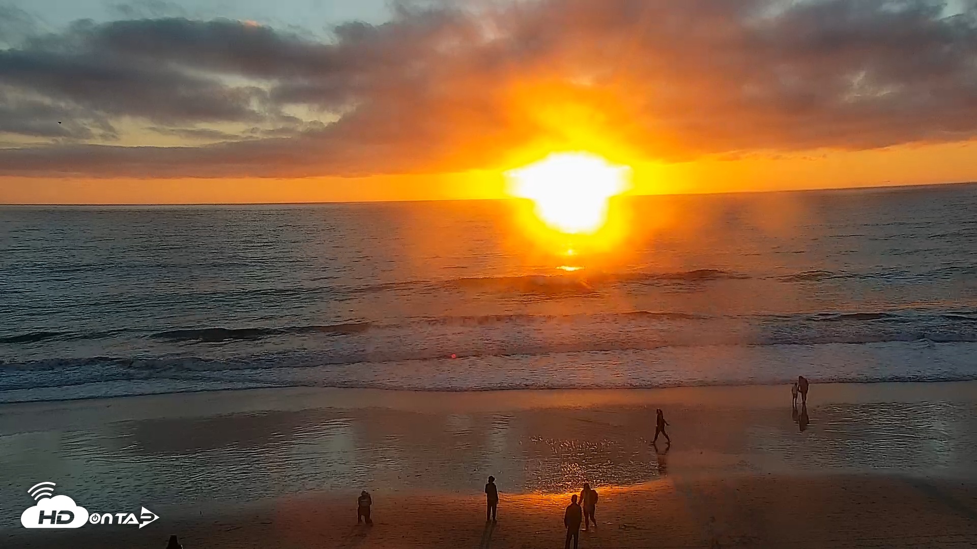 Snapshot of Carlsbad Beach Surf Live Webcam taken Nov 23, 2025, 4:39pm PST