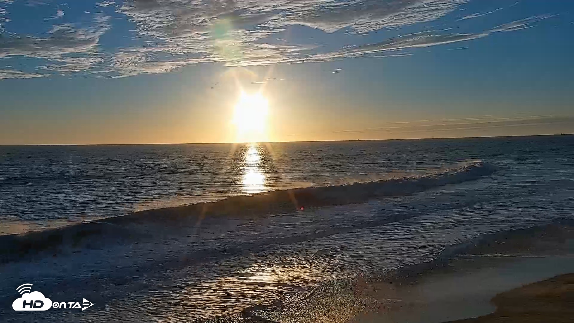 Snapshot of Carlsbad Beach Surf Live Webcam taken Sep 5, 2026, 6:52pm PDT